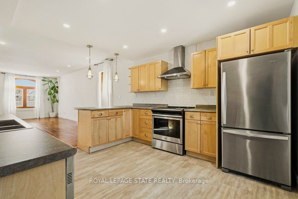 282 Hess Street S Property Photo 16