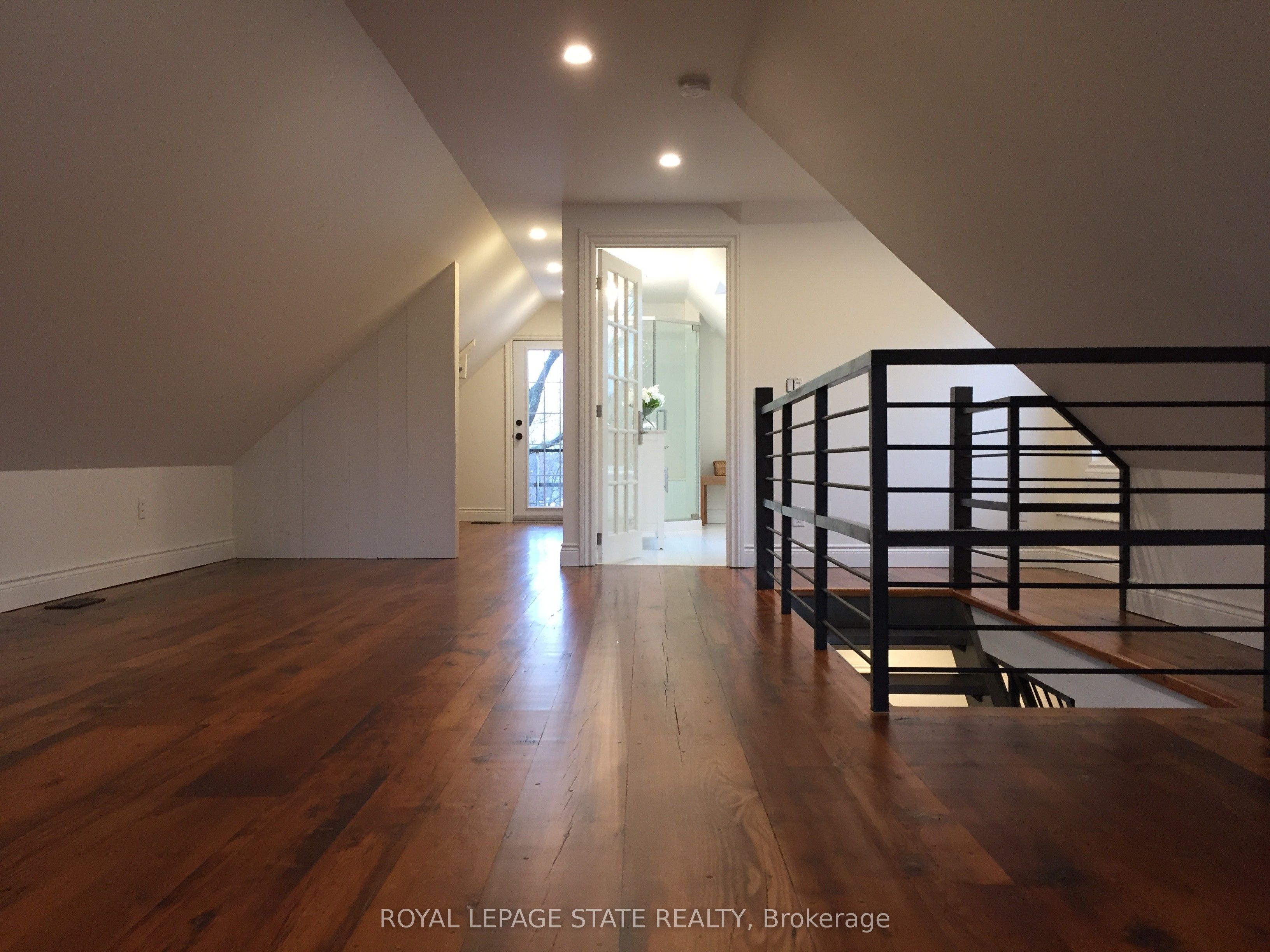 282 Hess Street S Property Photo 22