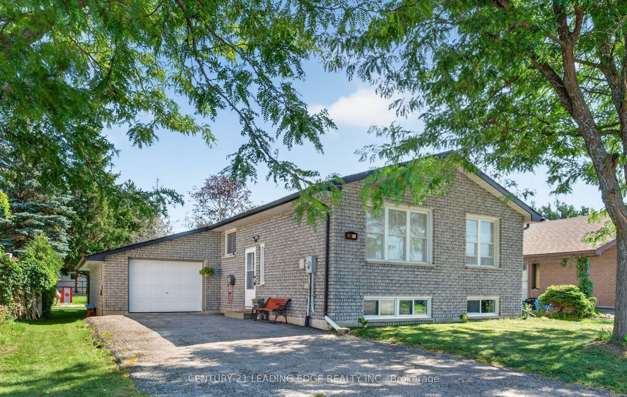 248 Victoria Avenue N Property Photo 1