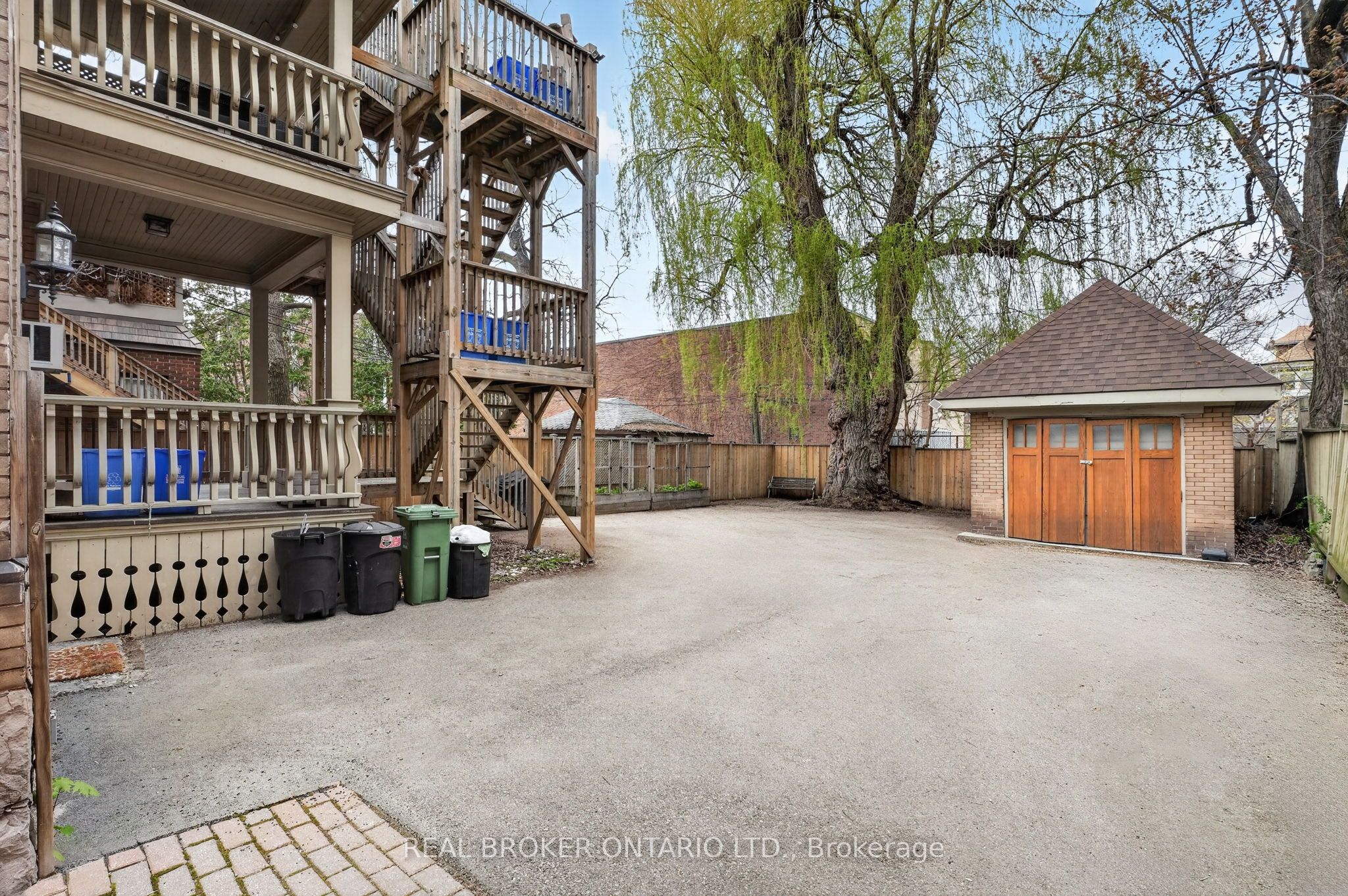 137 Sherman Avenue S Property Photo 3