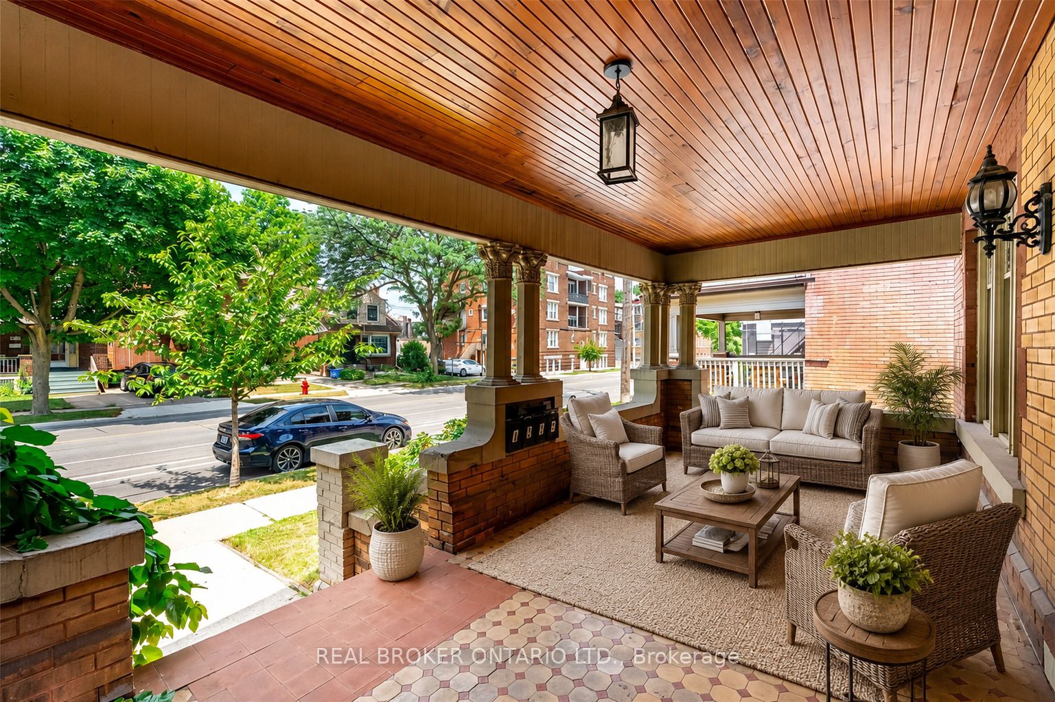 137 Sherman Avenue S Property Photo 4
