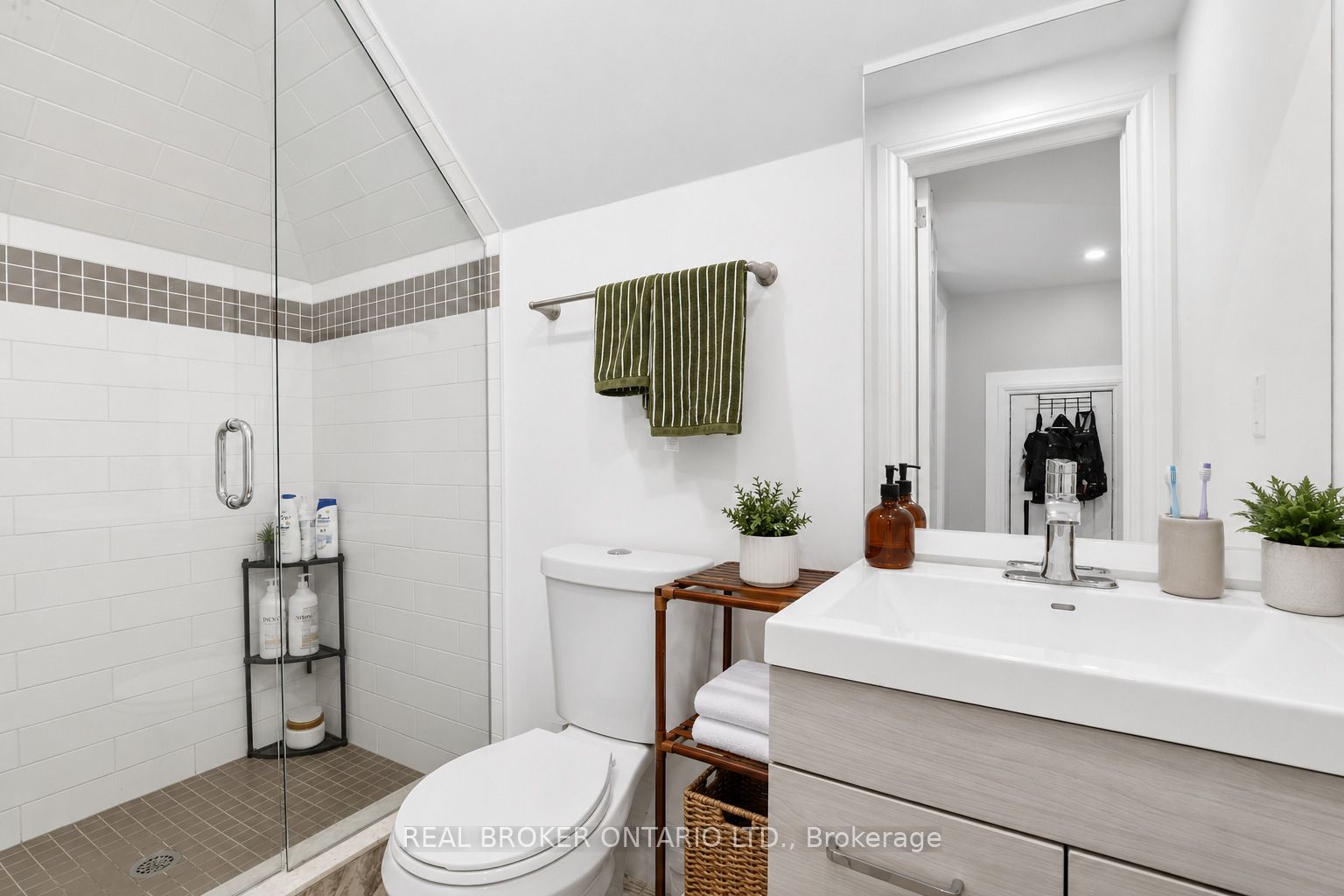 137 Sherman Avenue S Property Photo 28