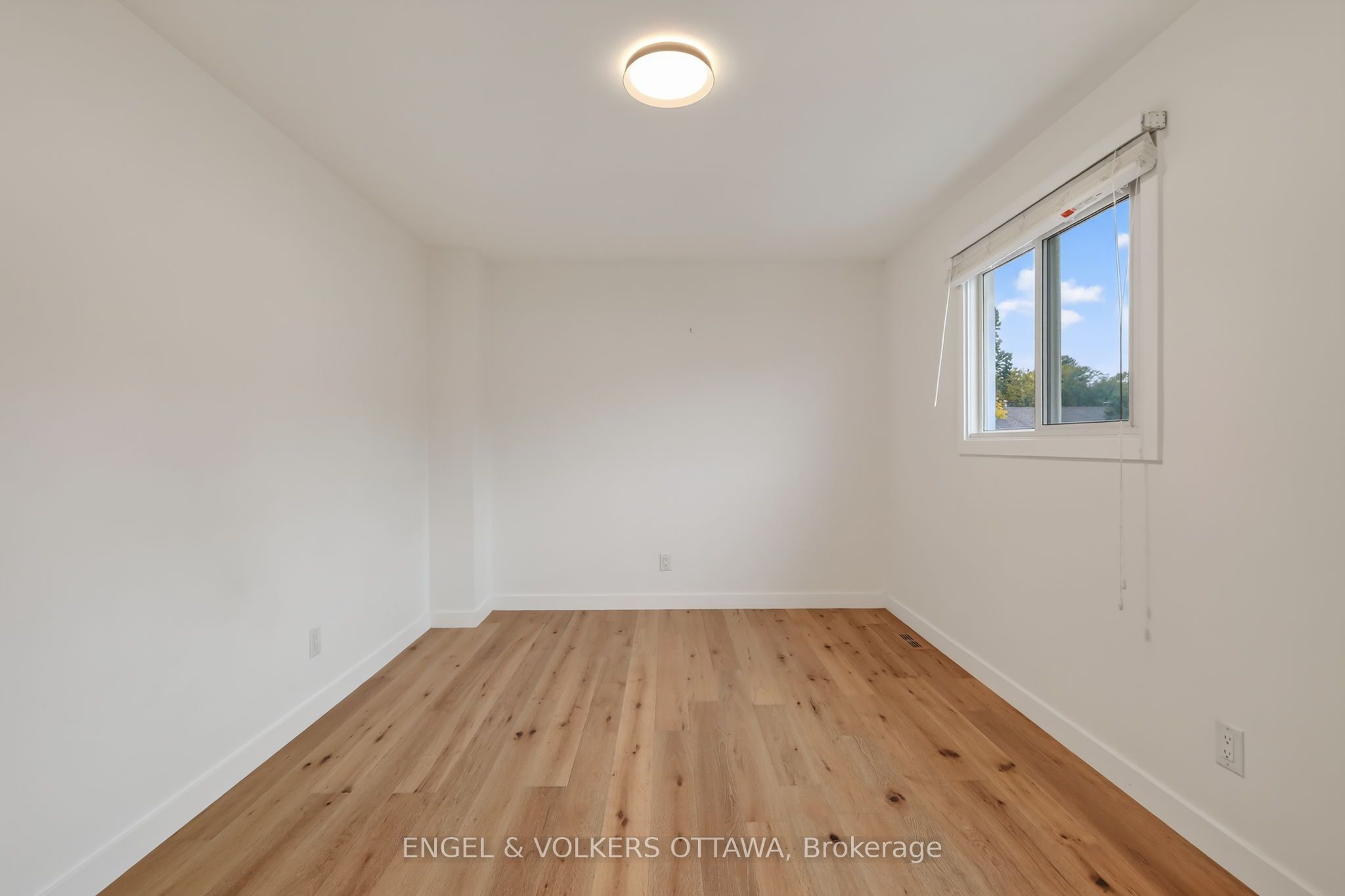 259 Teal Crescent Property Photo 23