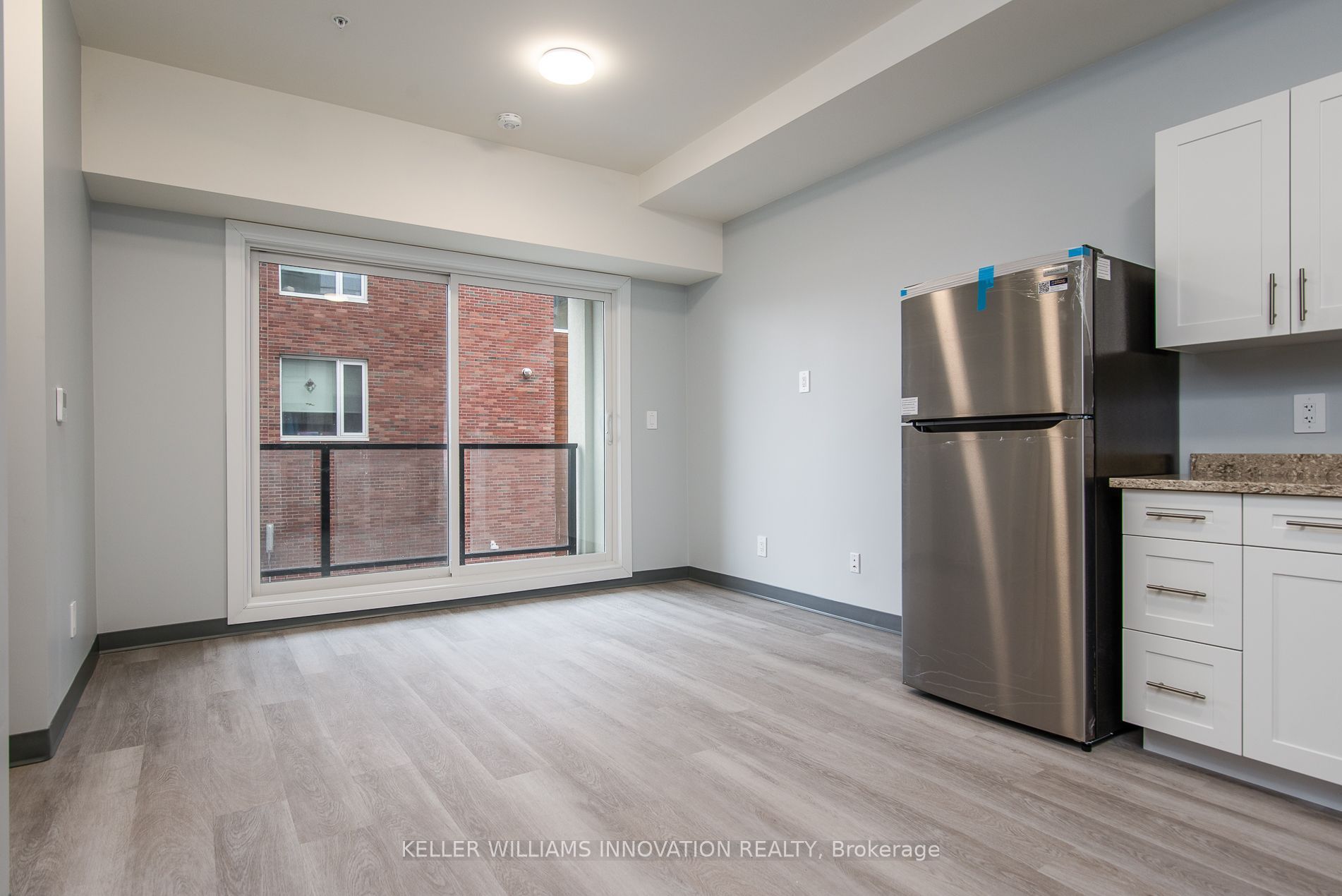 10 Queen Street 203 Property Photo 2