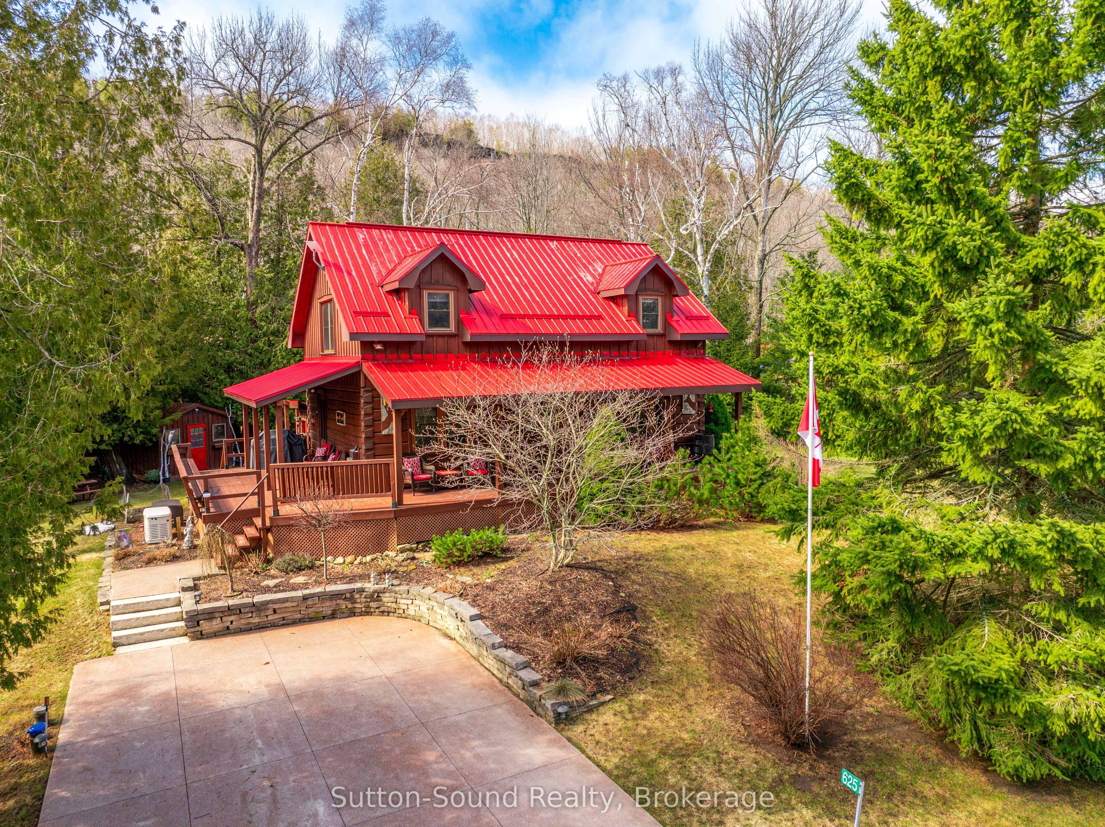 625 Mallory Beach Road Property Photo 1