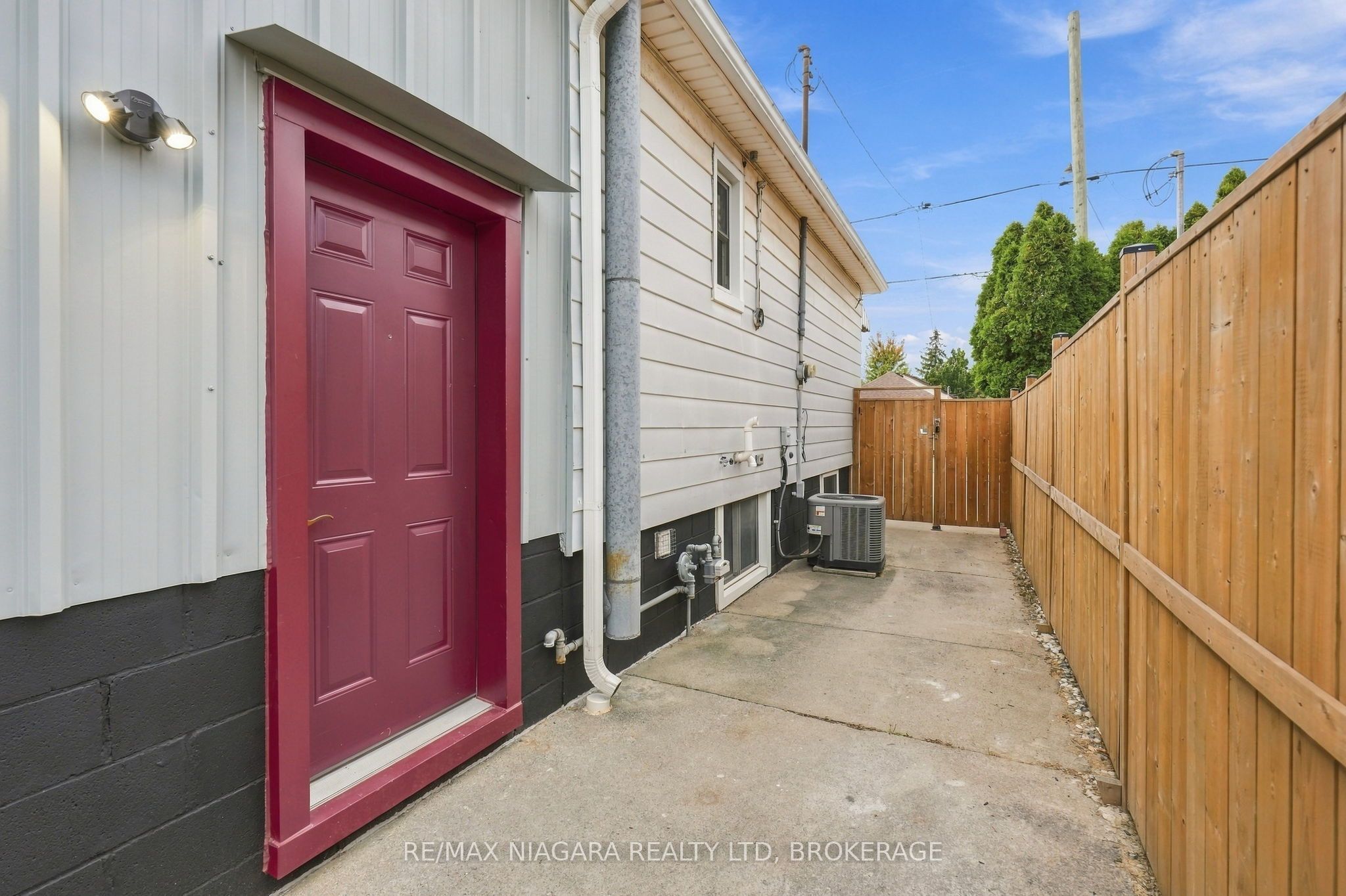 422 Brunswick Street Lower Property Photo 15