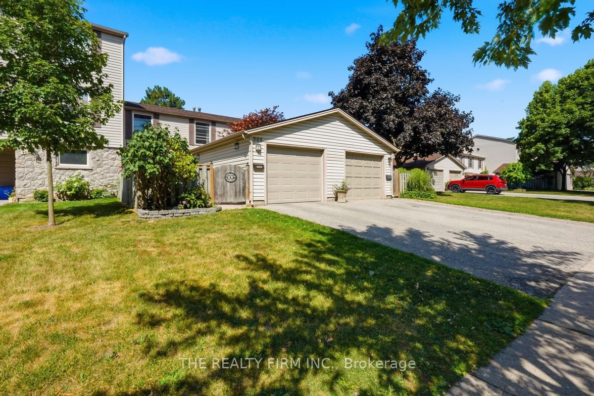 905 Dalhousie Drive Property Photo 2