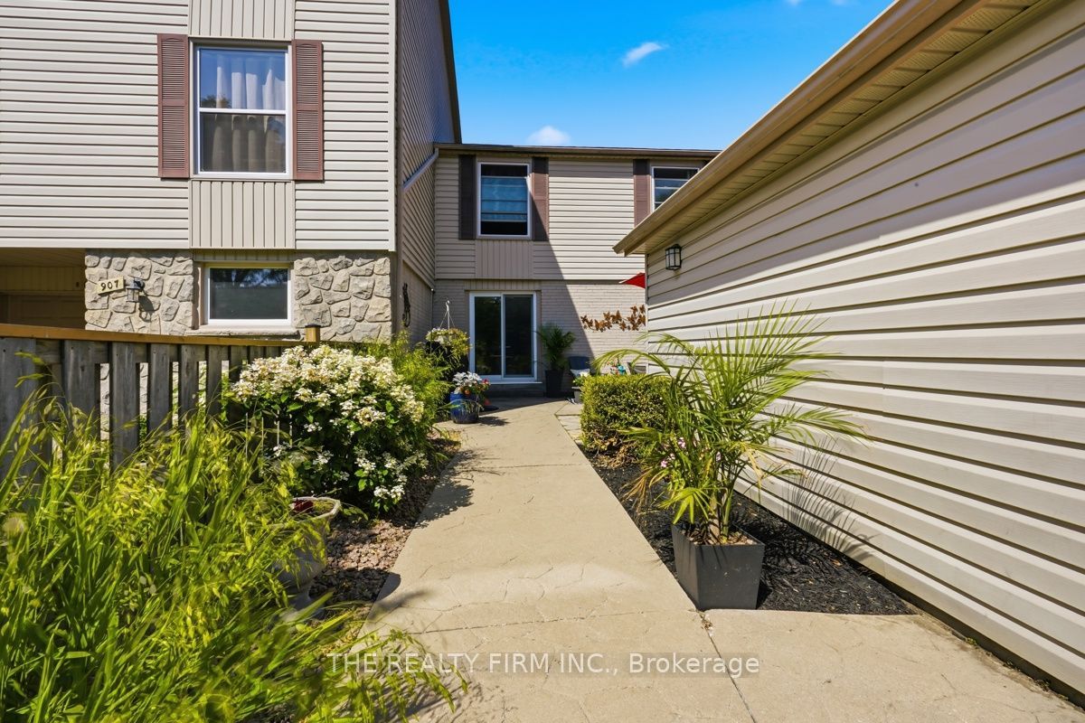 905 Dalhousie Drive Property Photo 7
