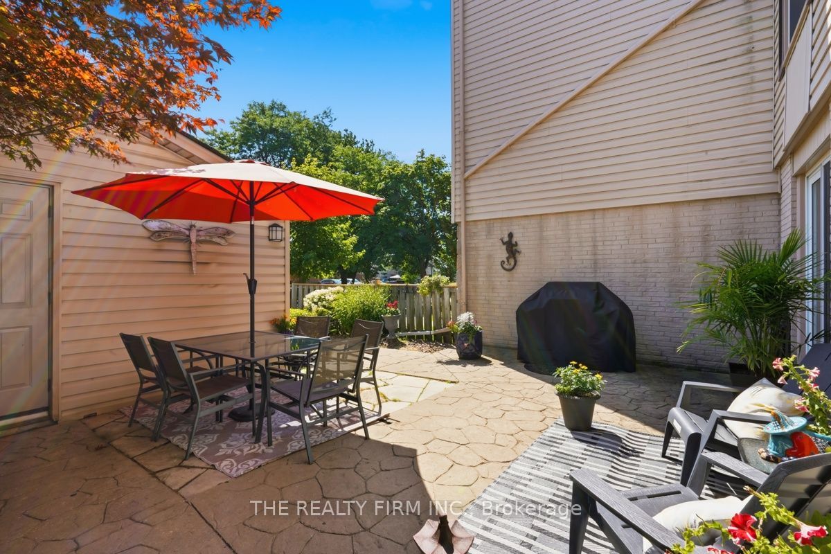 905 Dalhousie Drive Property Photo 8