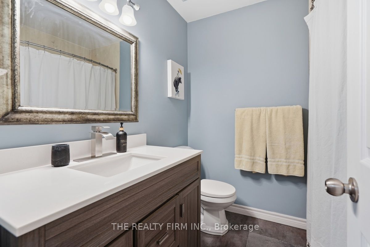 905 Dalhousie Drive Property Photo 32