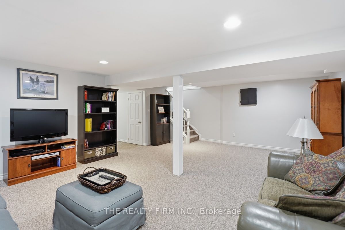 905 Dalhousie Drive Property Photo 34