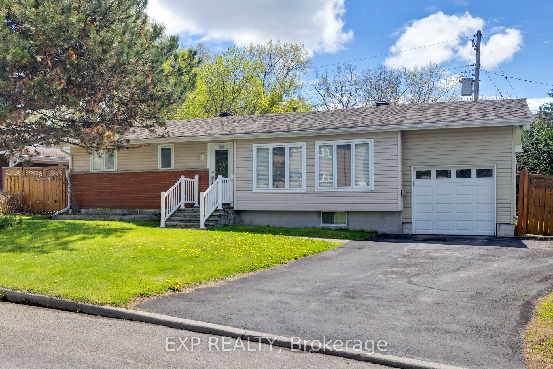 888 Charleswood Avenue Property Photo 1