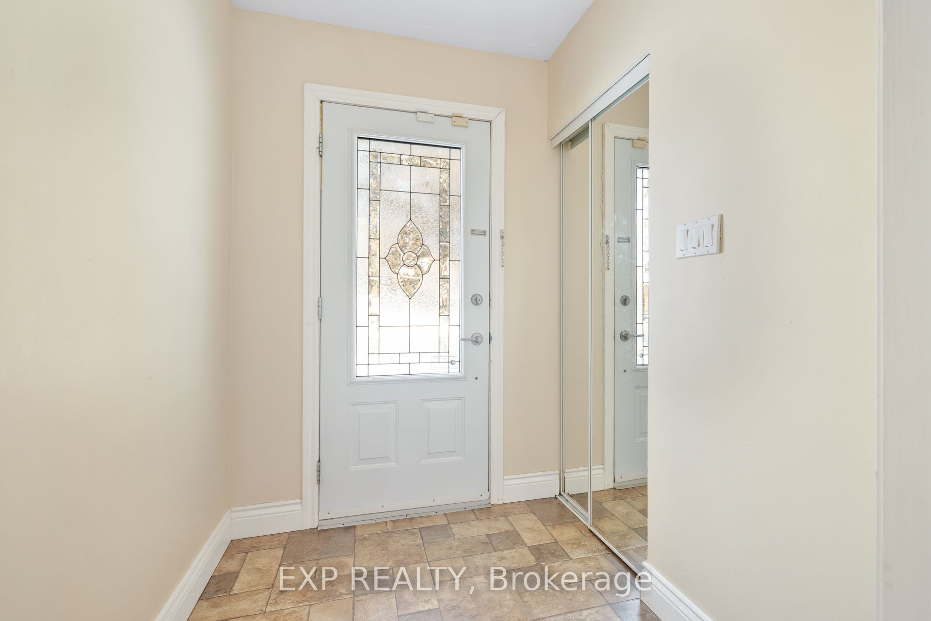 888 Charleswood Avenue Property Photo 3