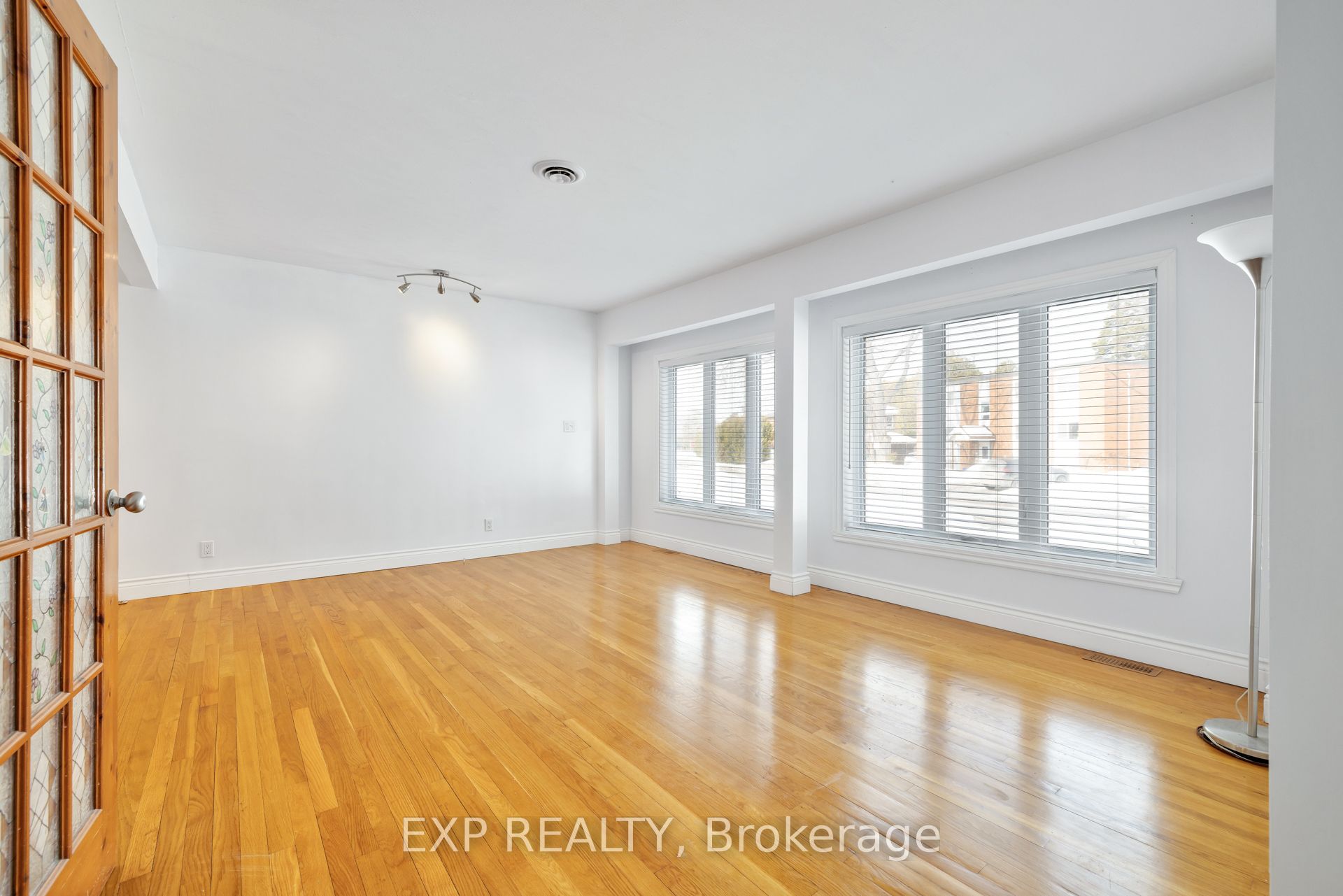 888 Charleswood Avenue Property Photo 4