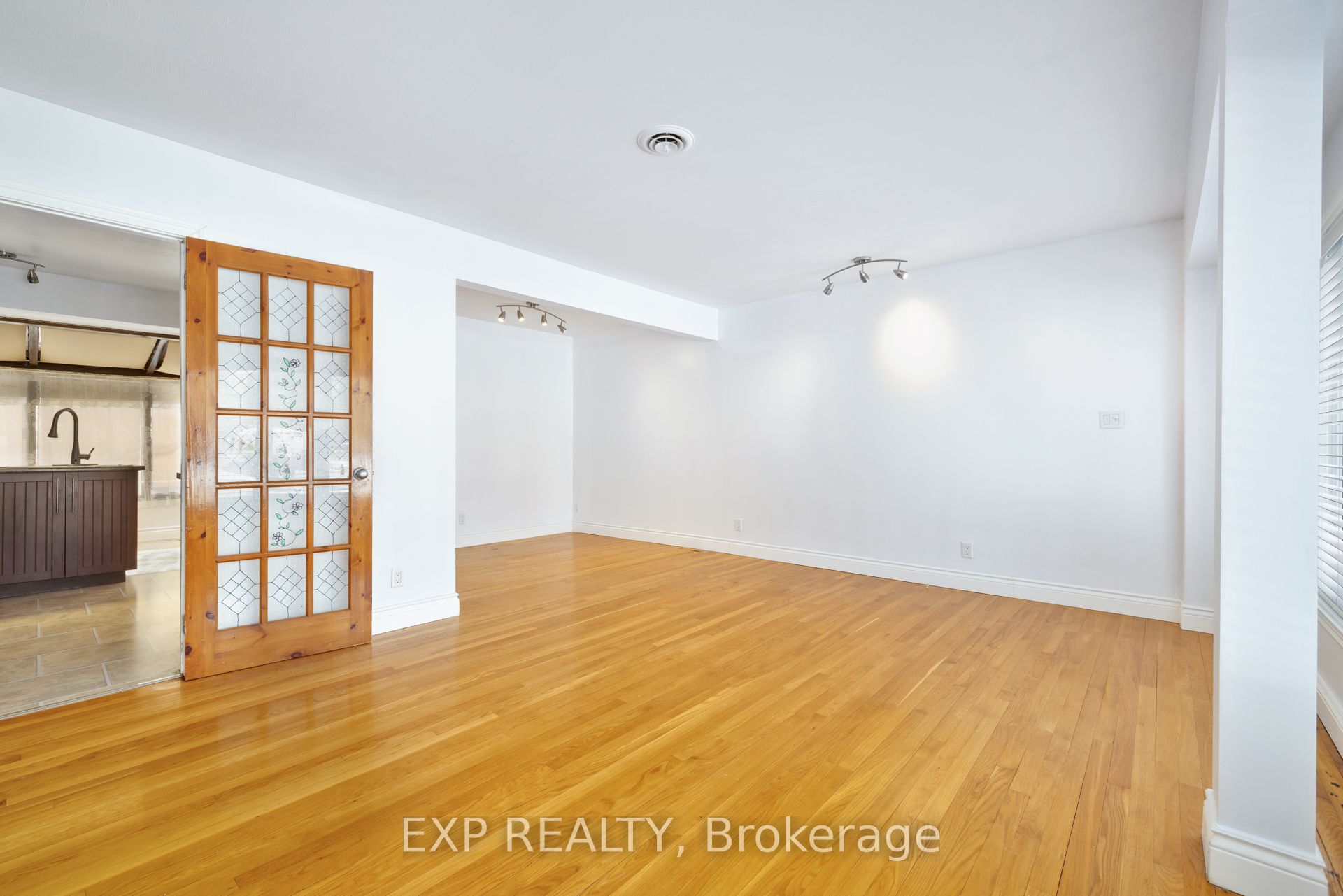 888 Charleswood Avenue Property Photo 6