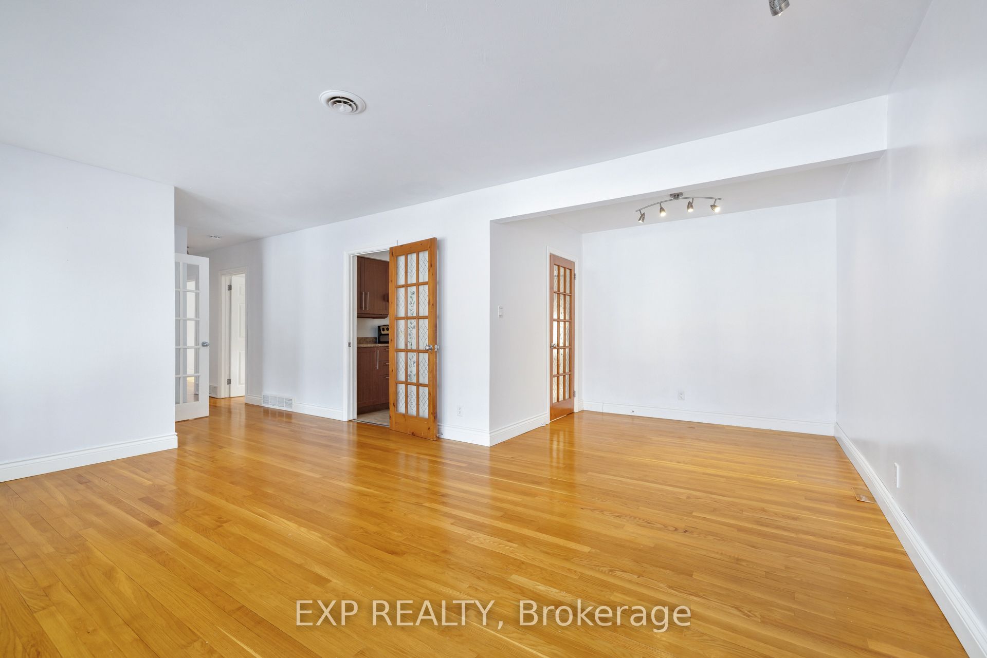 888 Charleswood Avenue Property Photo 7