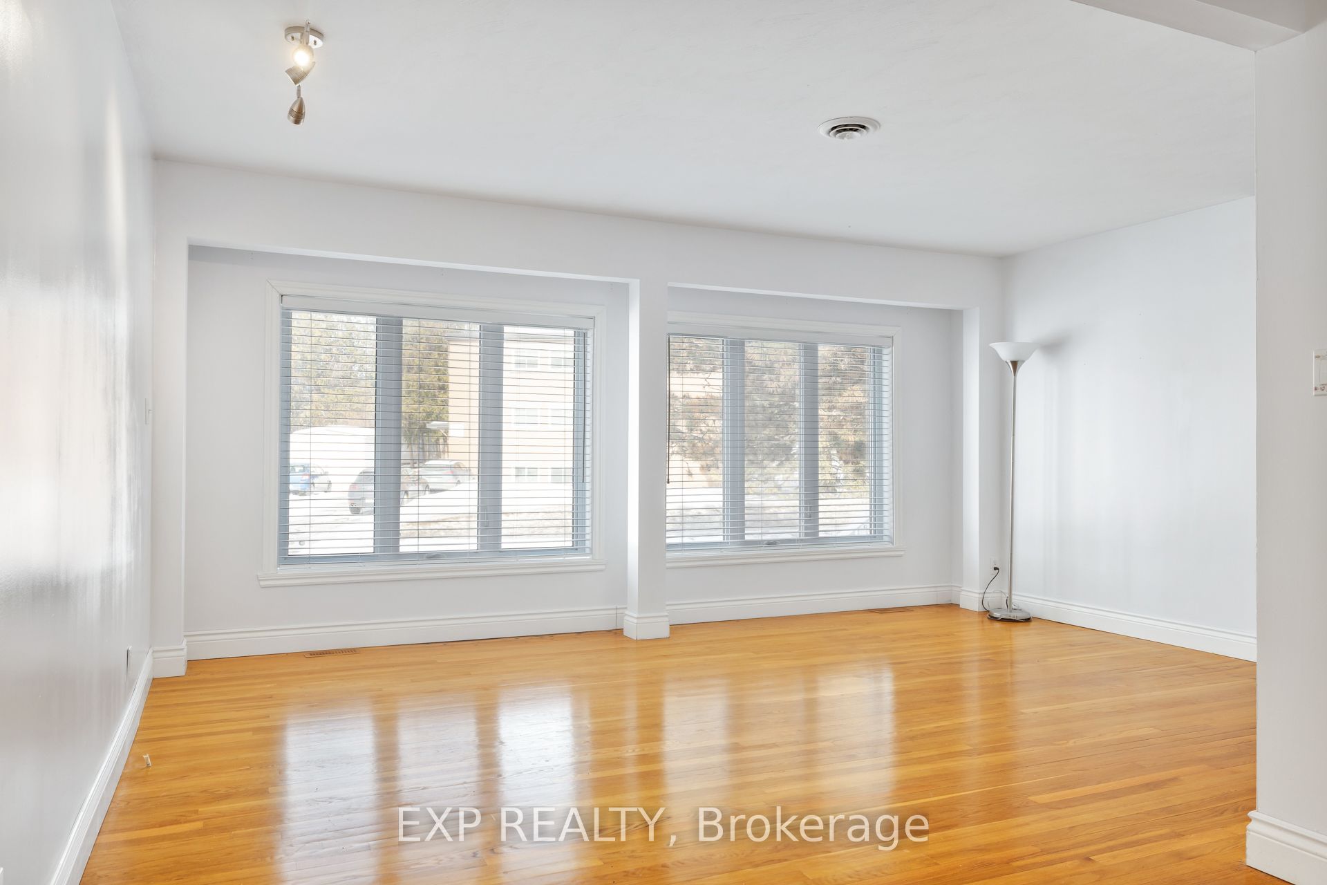 888 Charleswood Avenue Property Photo 10