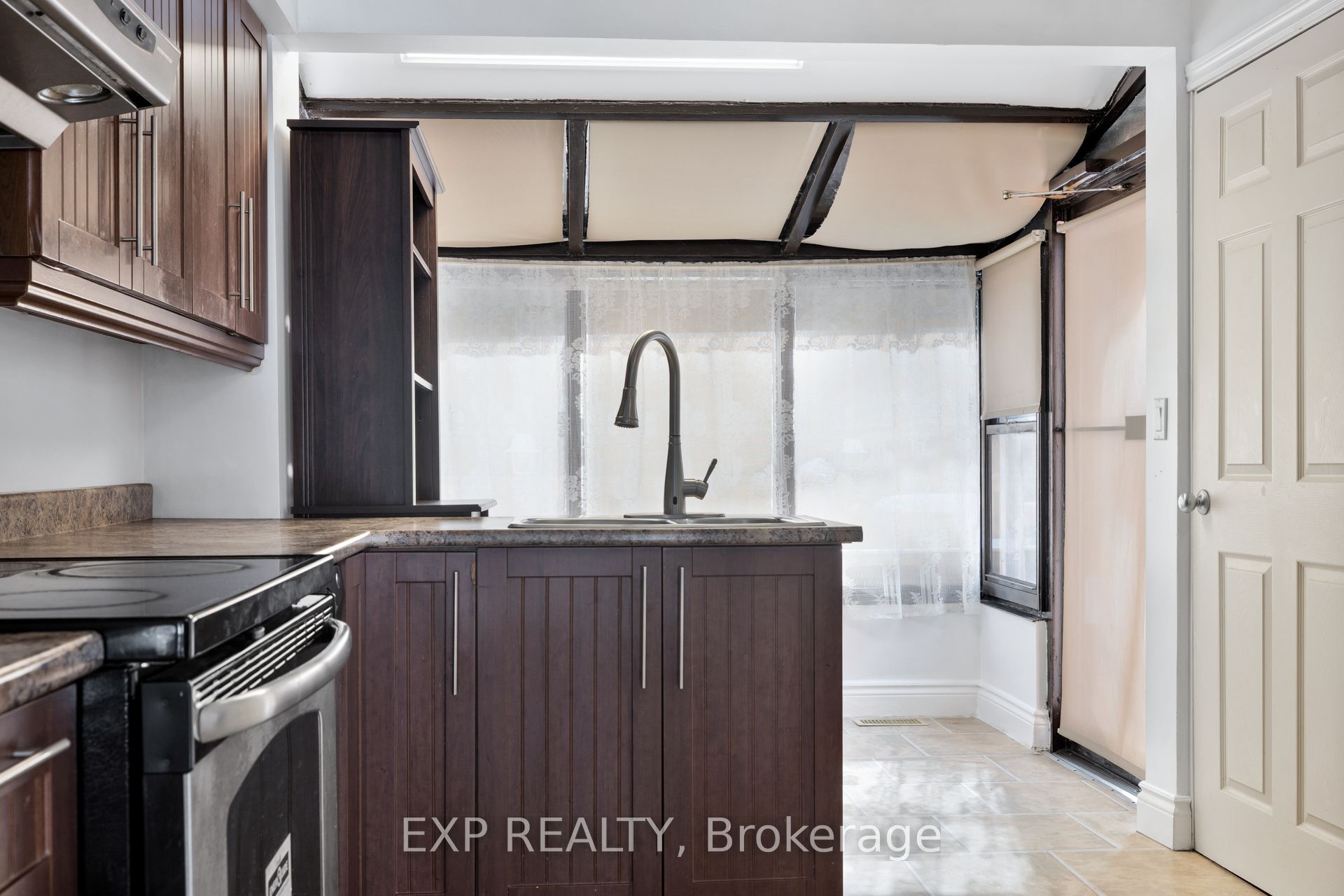 888 Charleswood Avenue Property Photo 12
