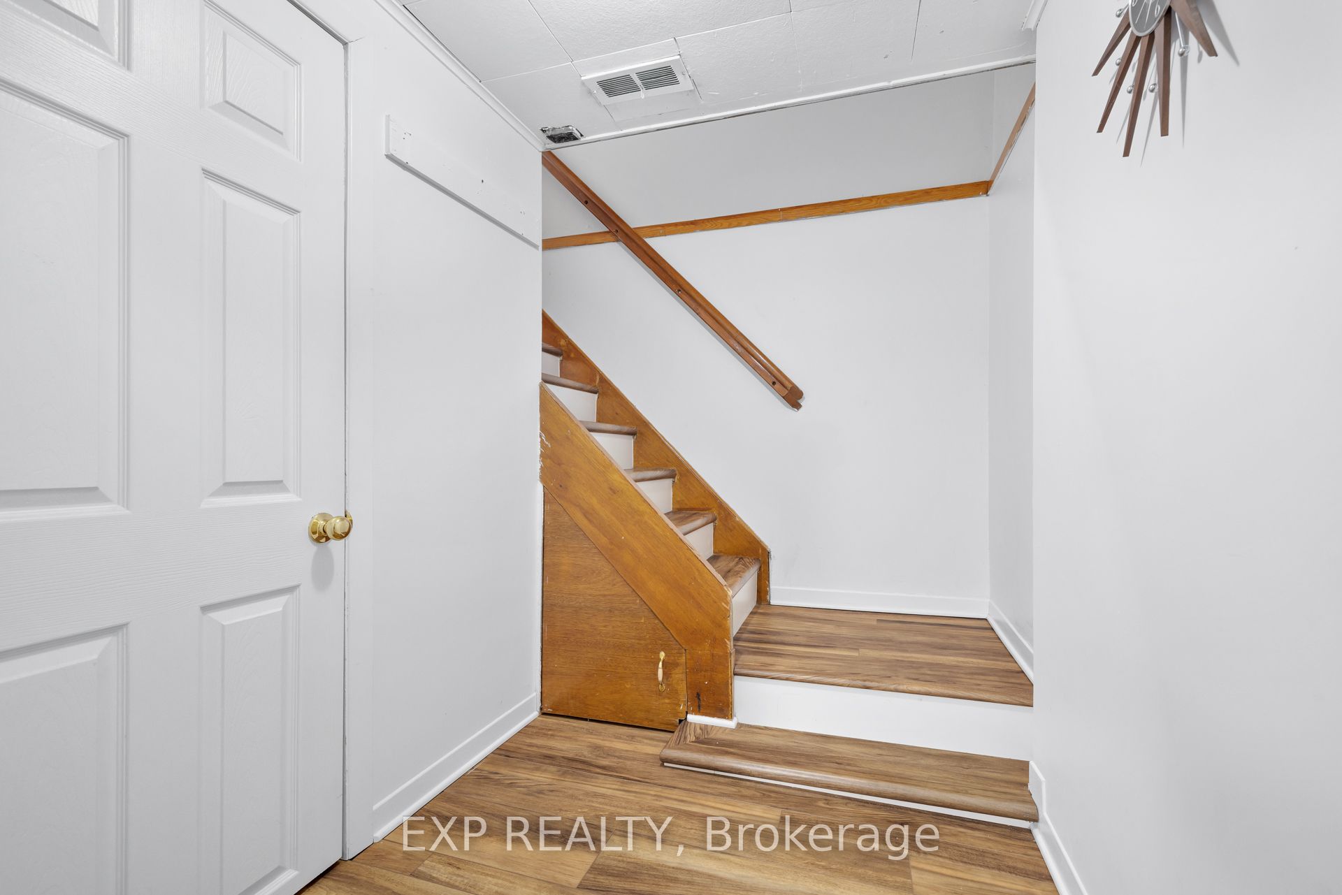 888 Charleswood Avenue Property Photo 26