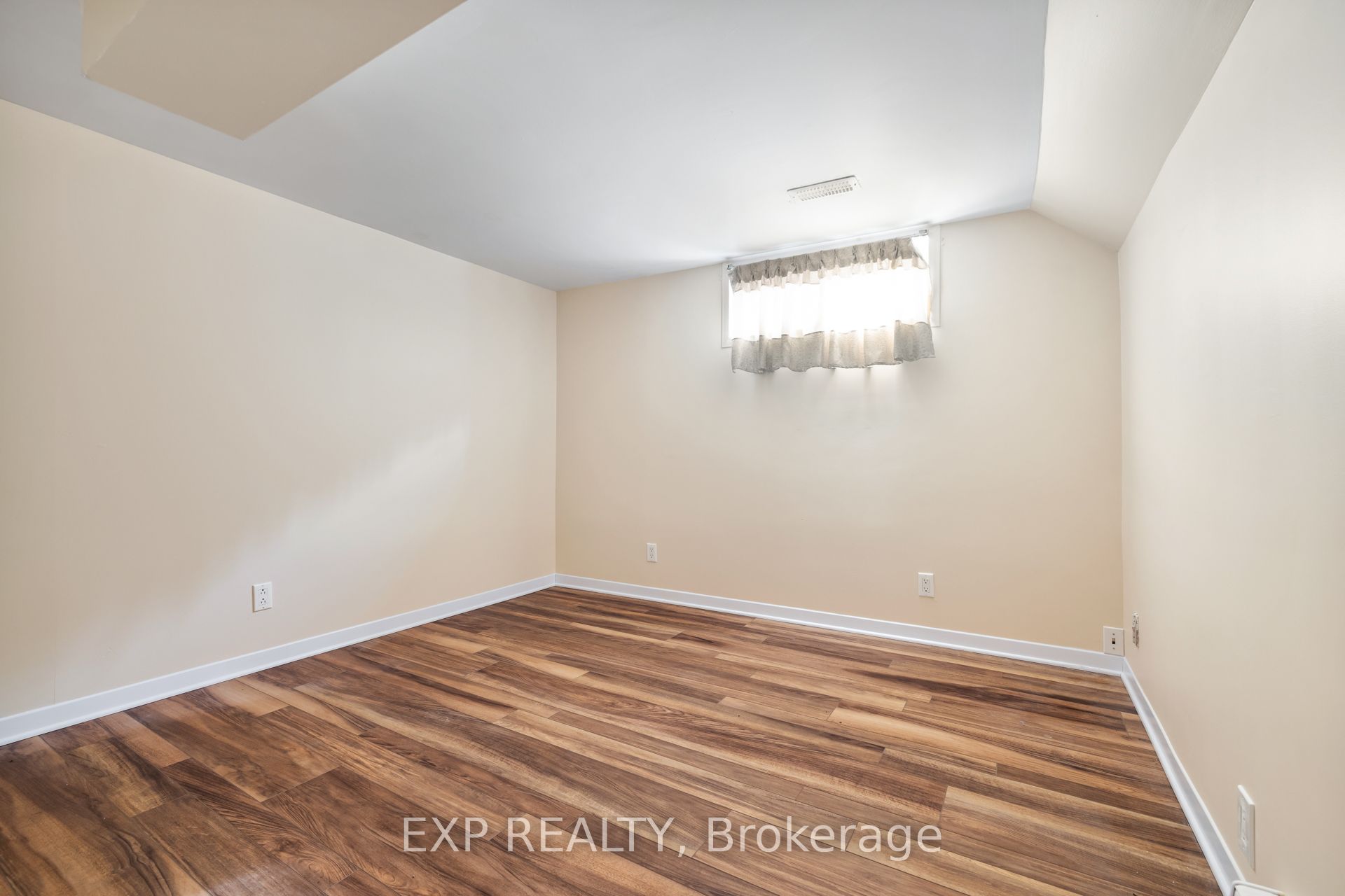 888 Charleswood Avenue Property Photo 36