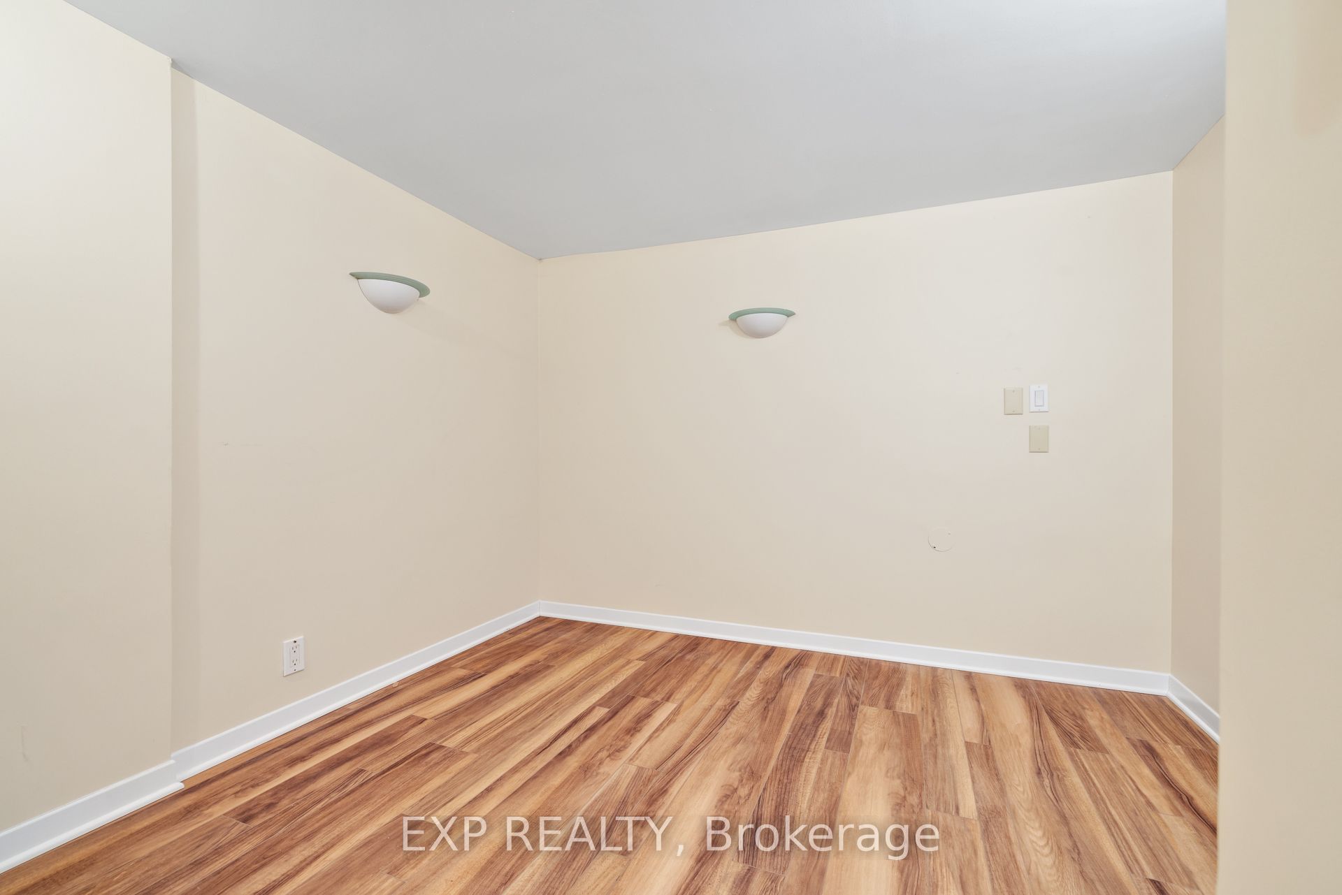 888 Charleswood Avenue Property Photo 38
