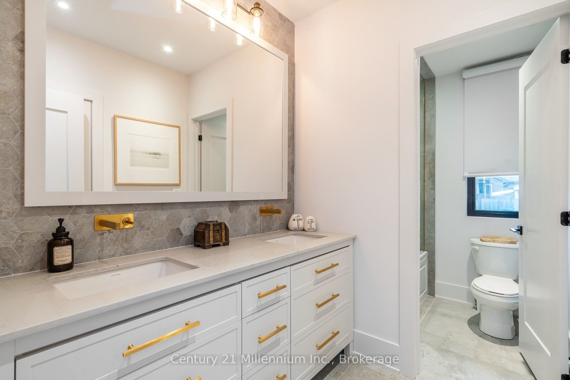 41 Alice Street W Property Photo 11