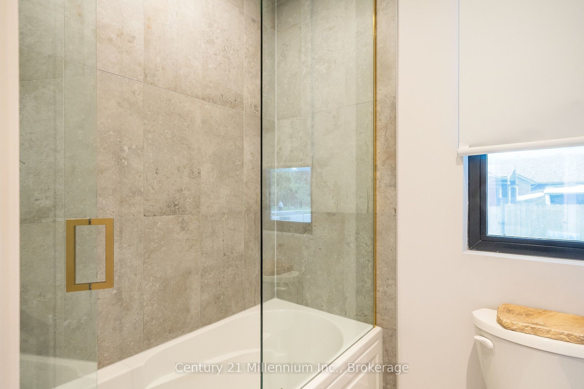 41 Alice Street W Property Photo 12