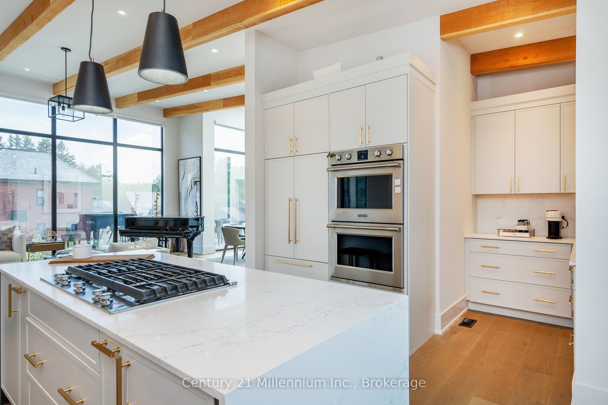 41 Alice Street W Property Photo 24