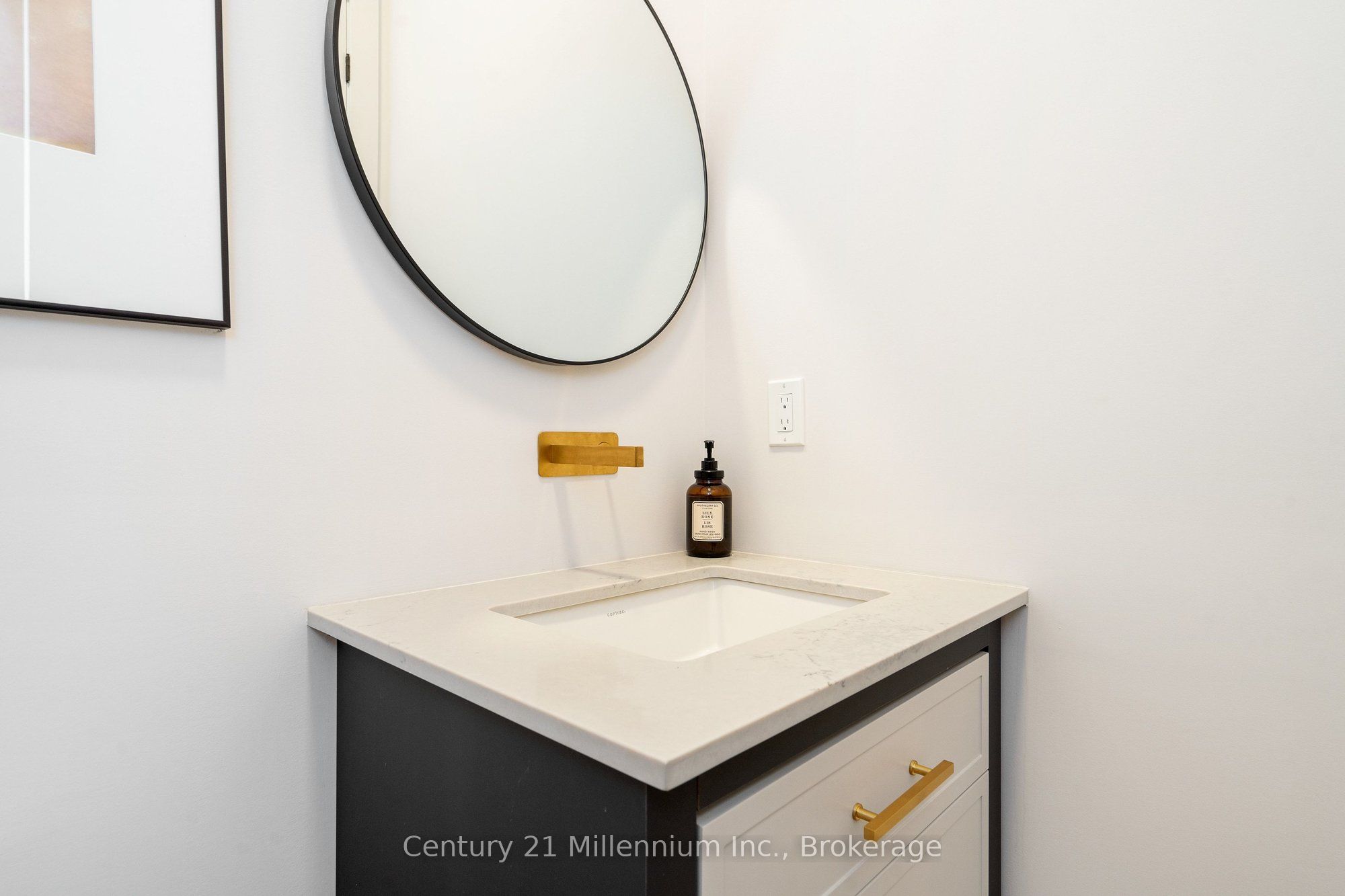 41 Alice Street W Property Photo 26