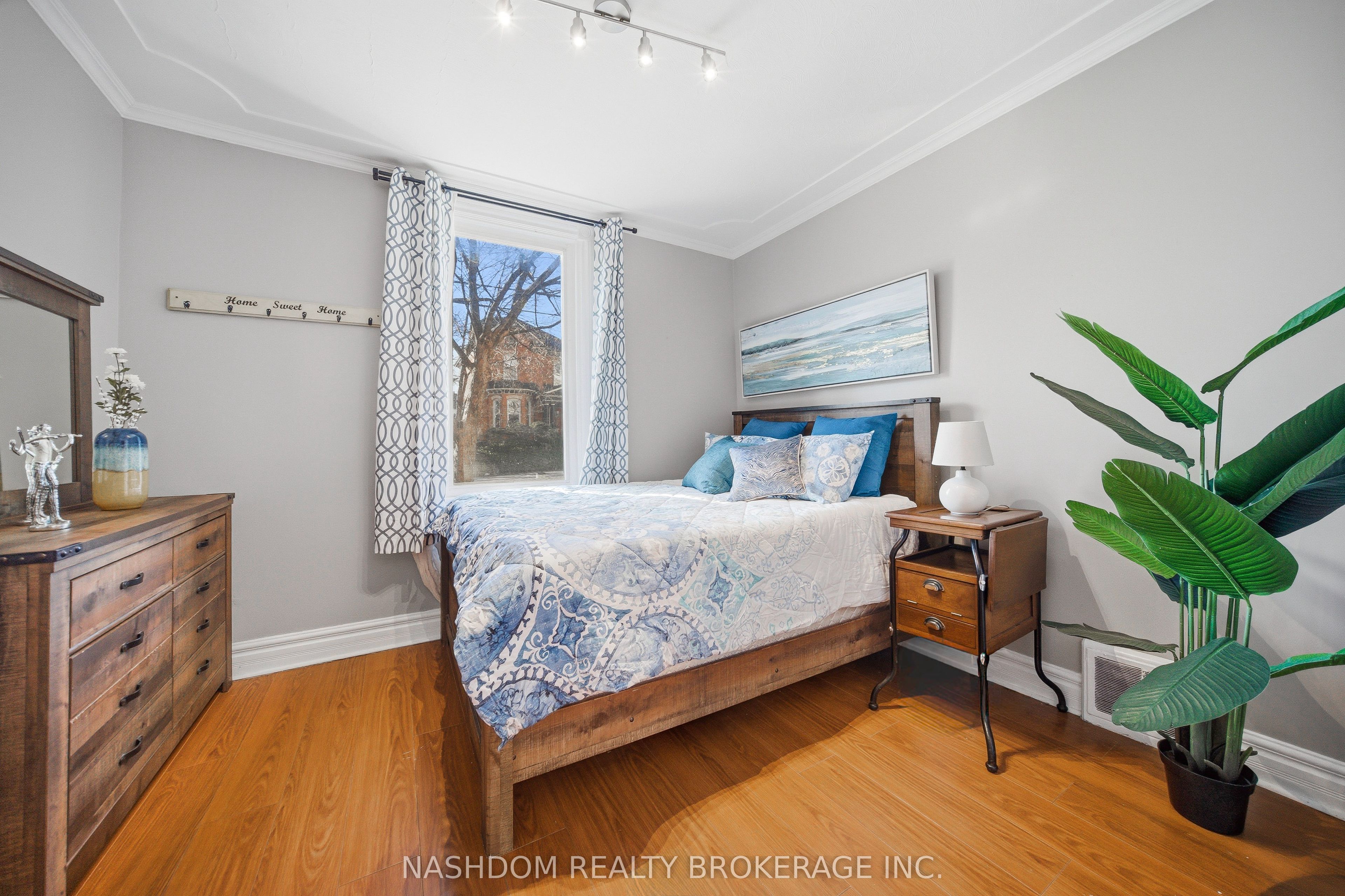 107 Queen Street S 1 Property Photo 9