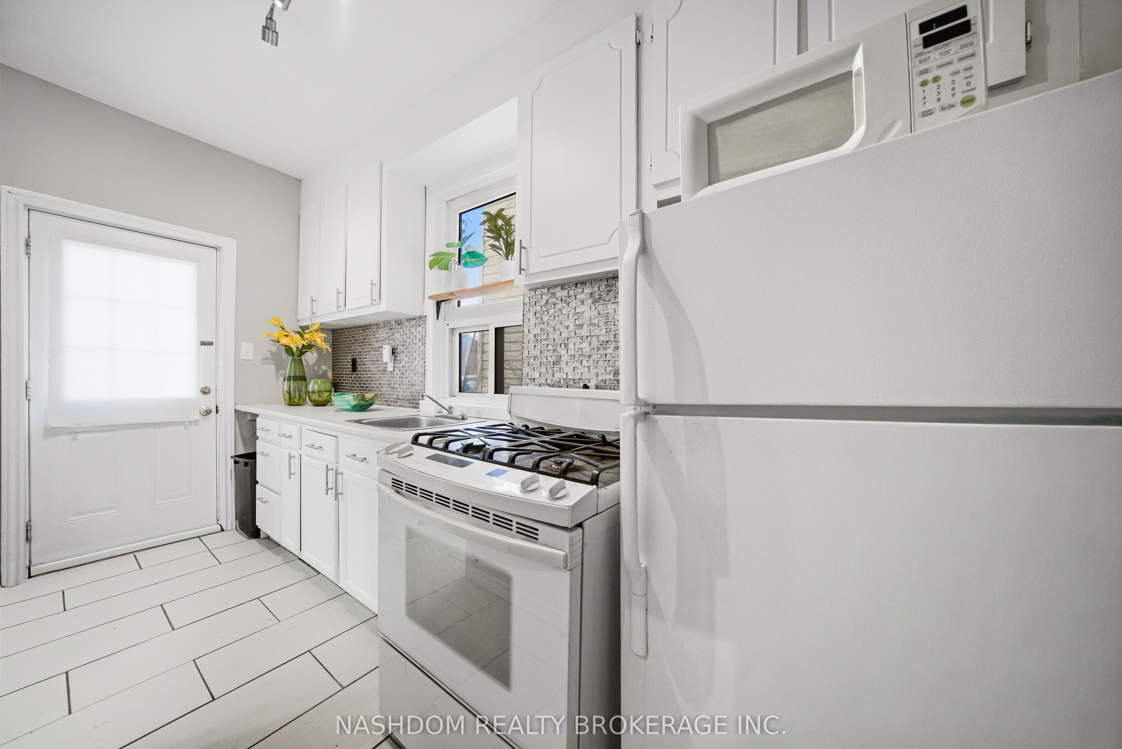 107 Queen Street S 1 Property Photo 12