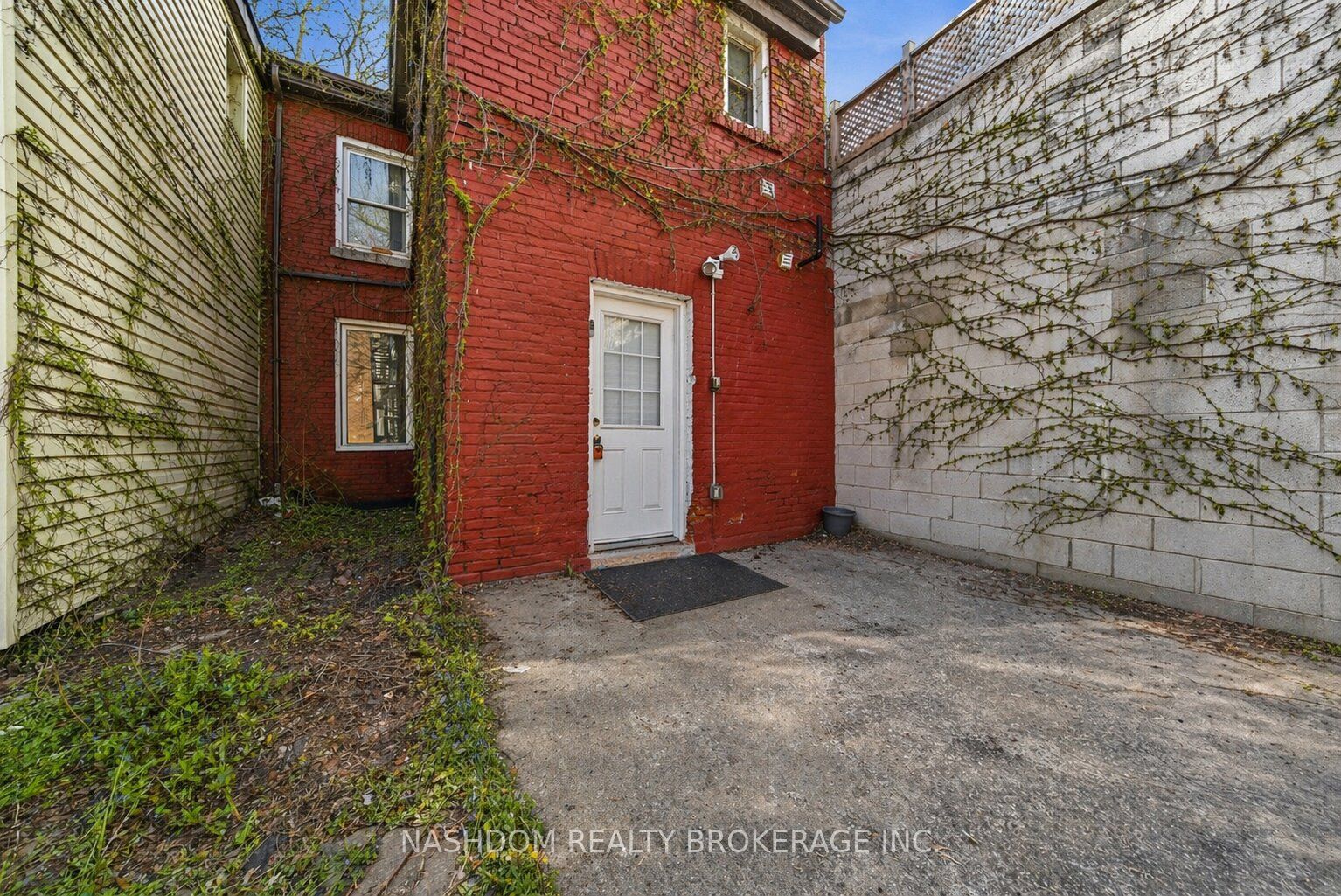 107 Queen Street S 1 Property Photo 23