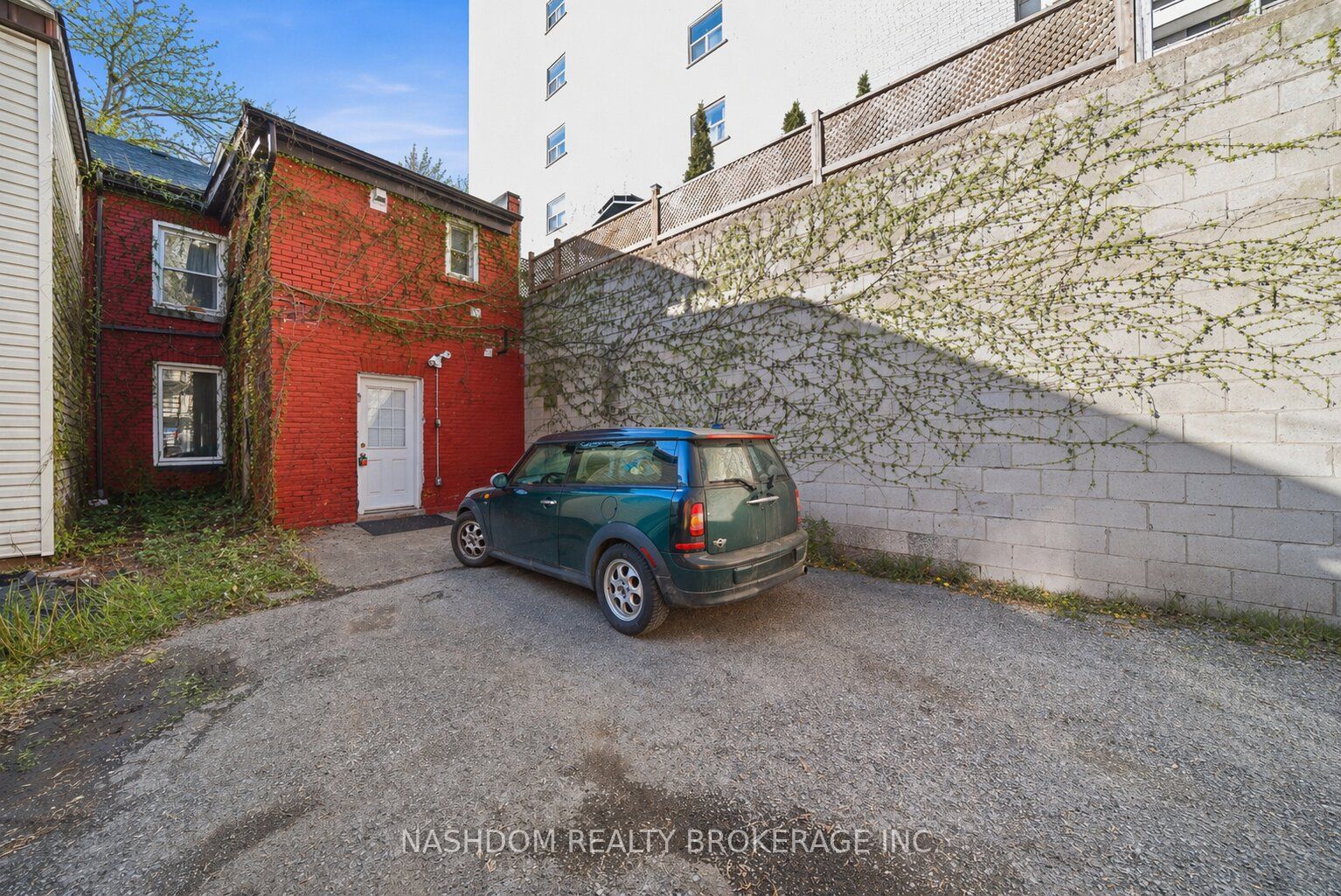 107 Queen Street S 1 Property Photo 24