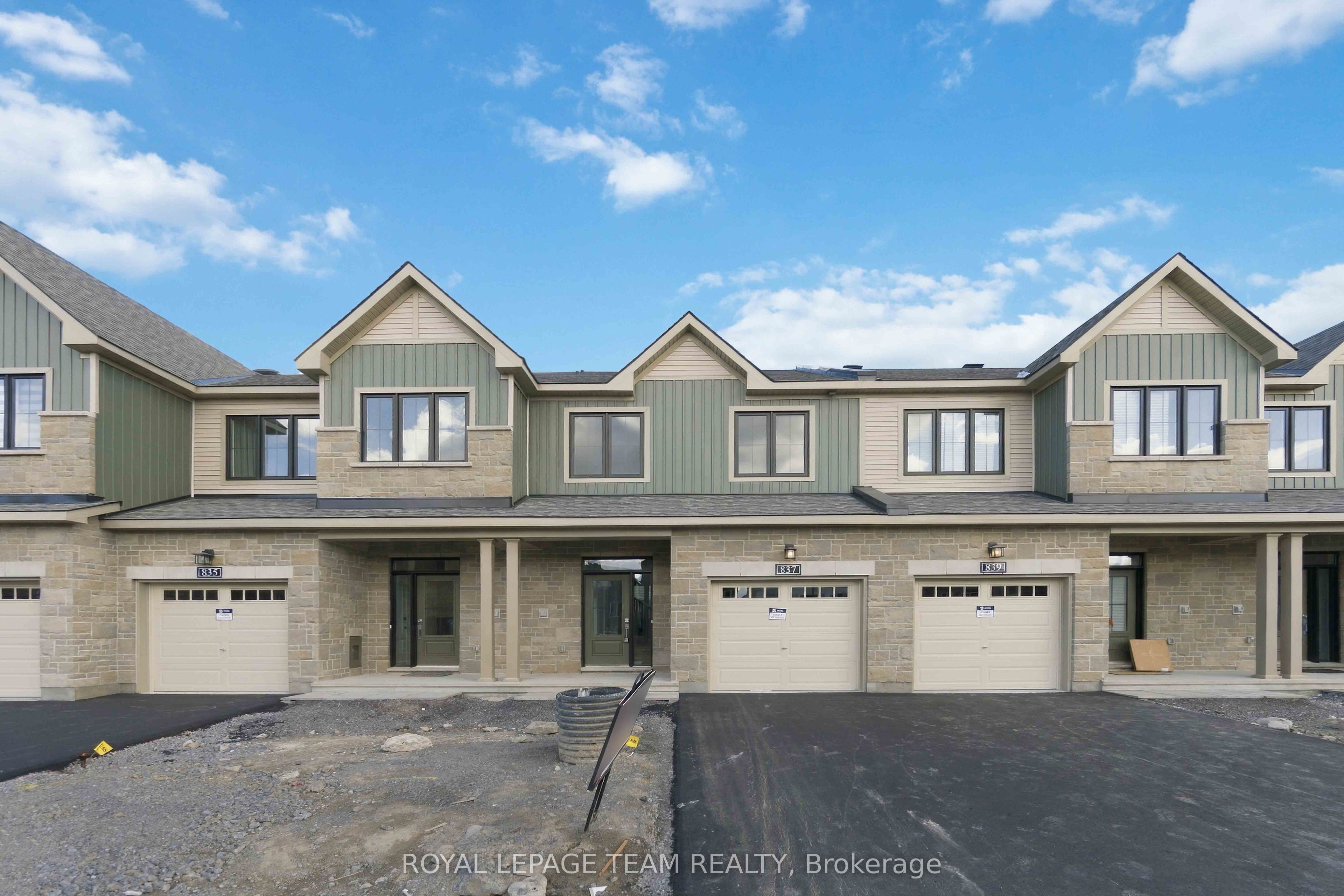 837 Eileen Vollick Crescent Property Photo 1