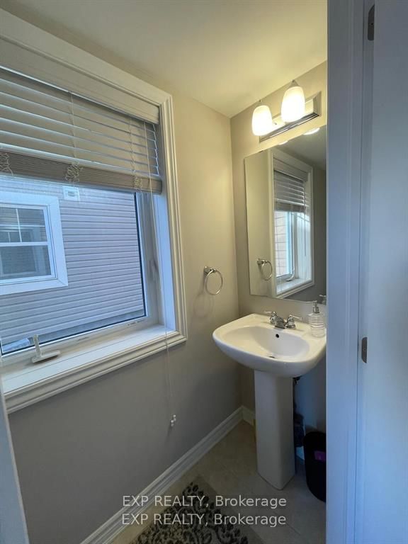916 Fameflower Street Property Photo 14