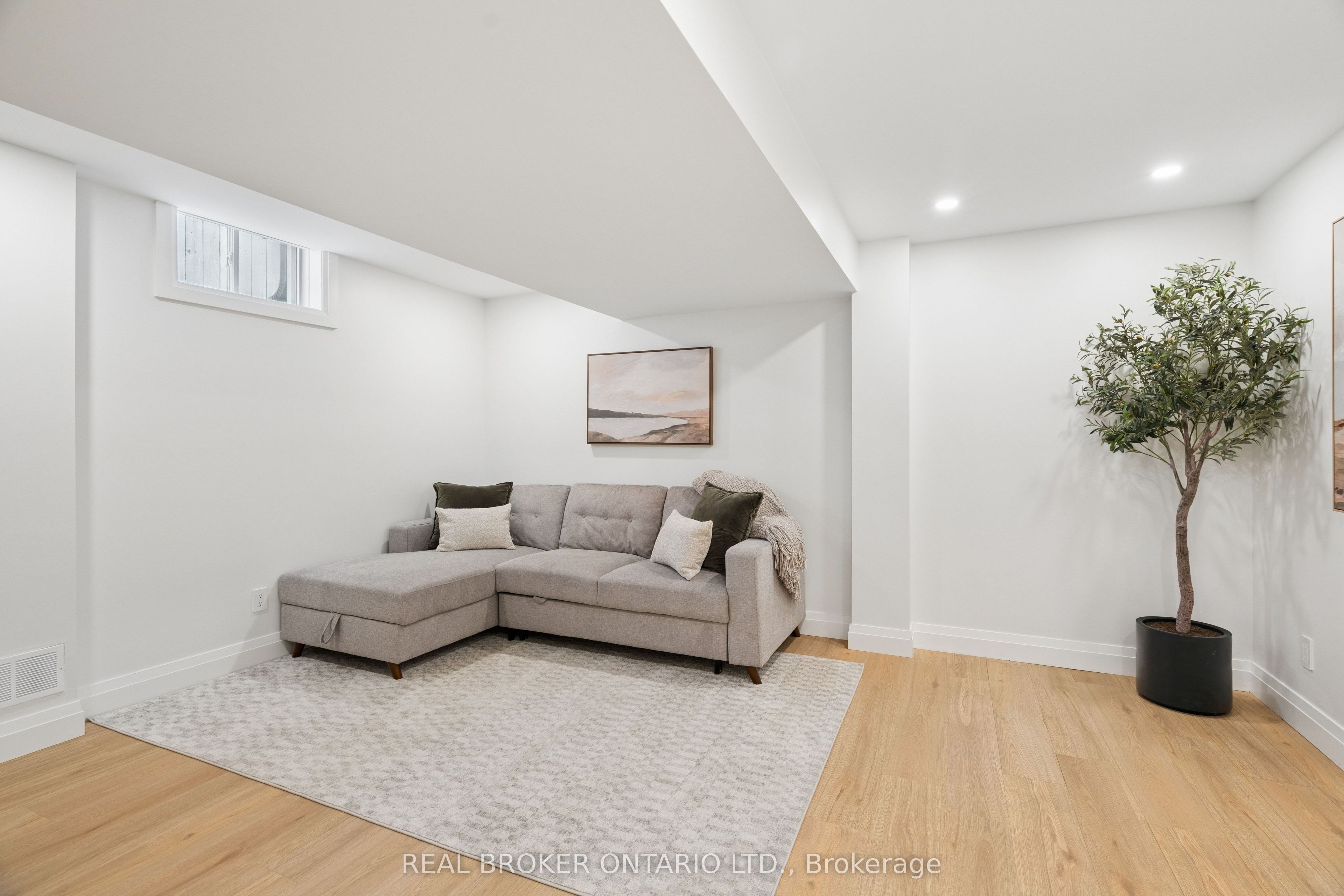 184 Dunbar Street Property Photo 31