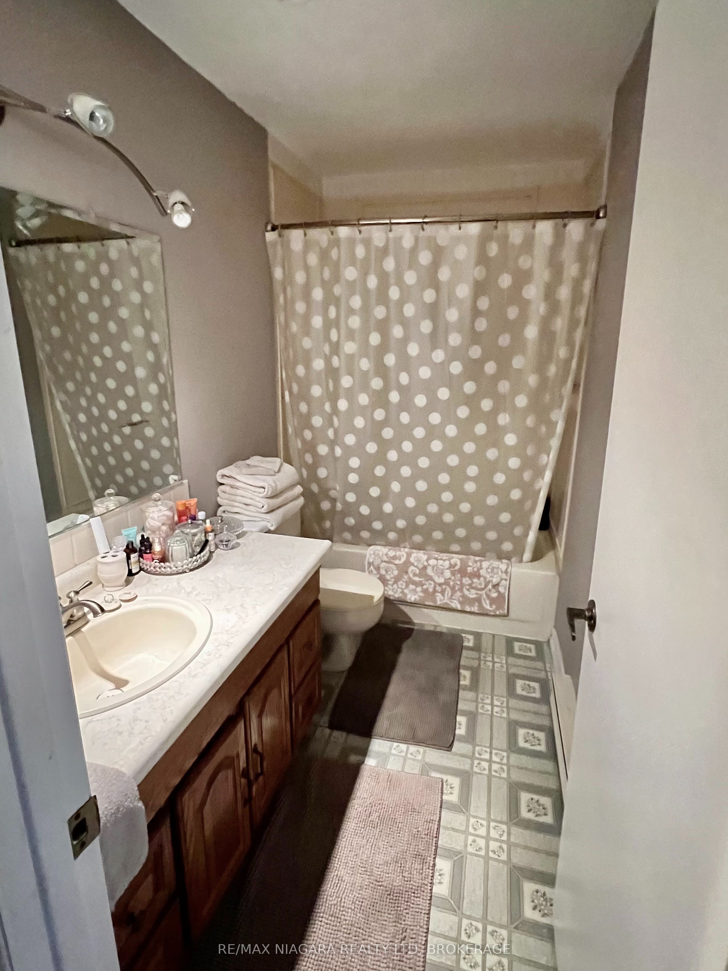 8646 Willoughby Drive 2 Property Photo 32