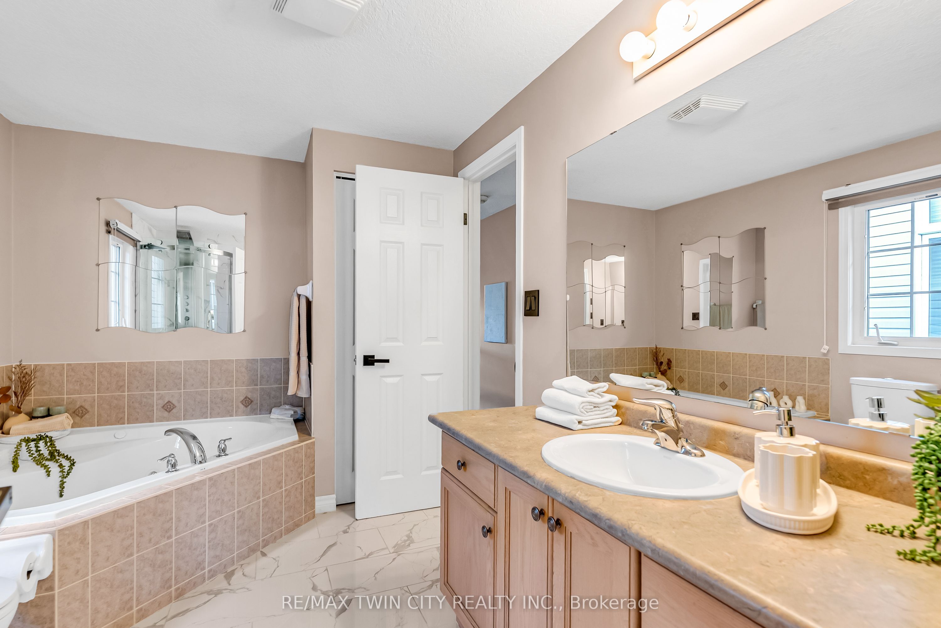 193 Mountain Laurel Crescent Property Photo 26