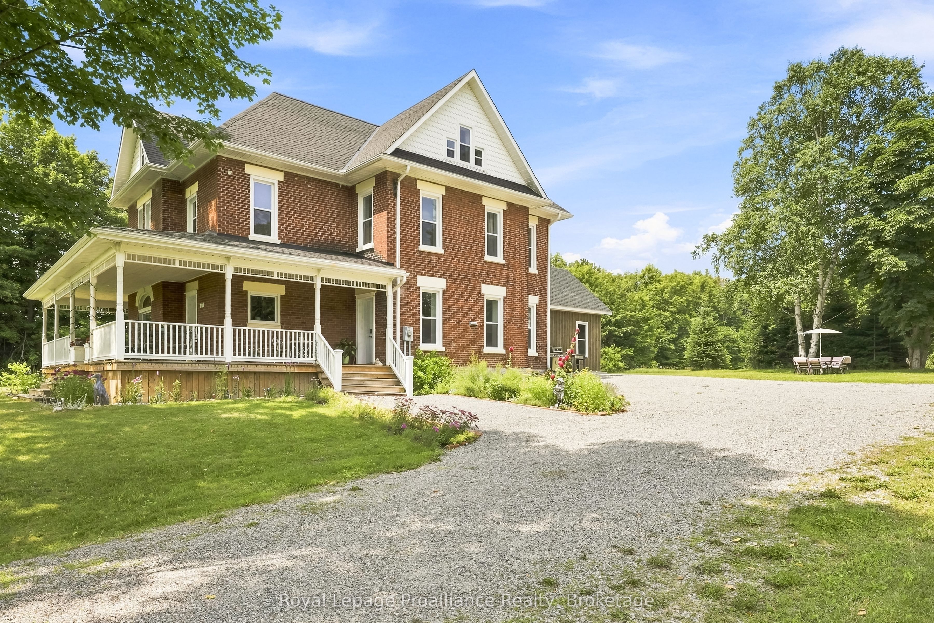 1376 Queensborough Road Property Photo 2
