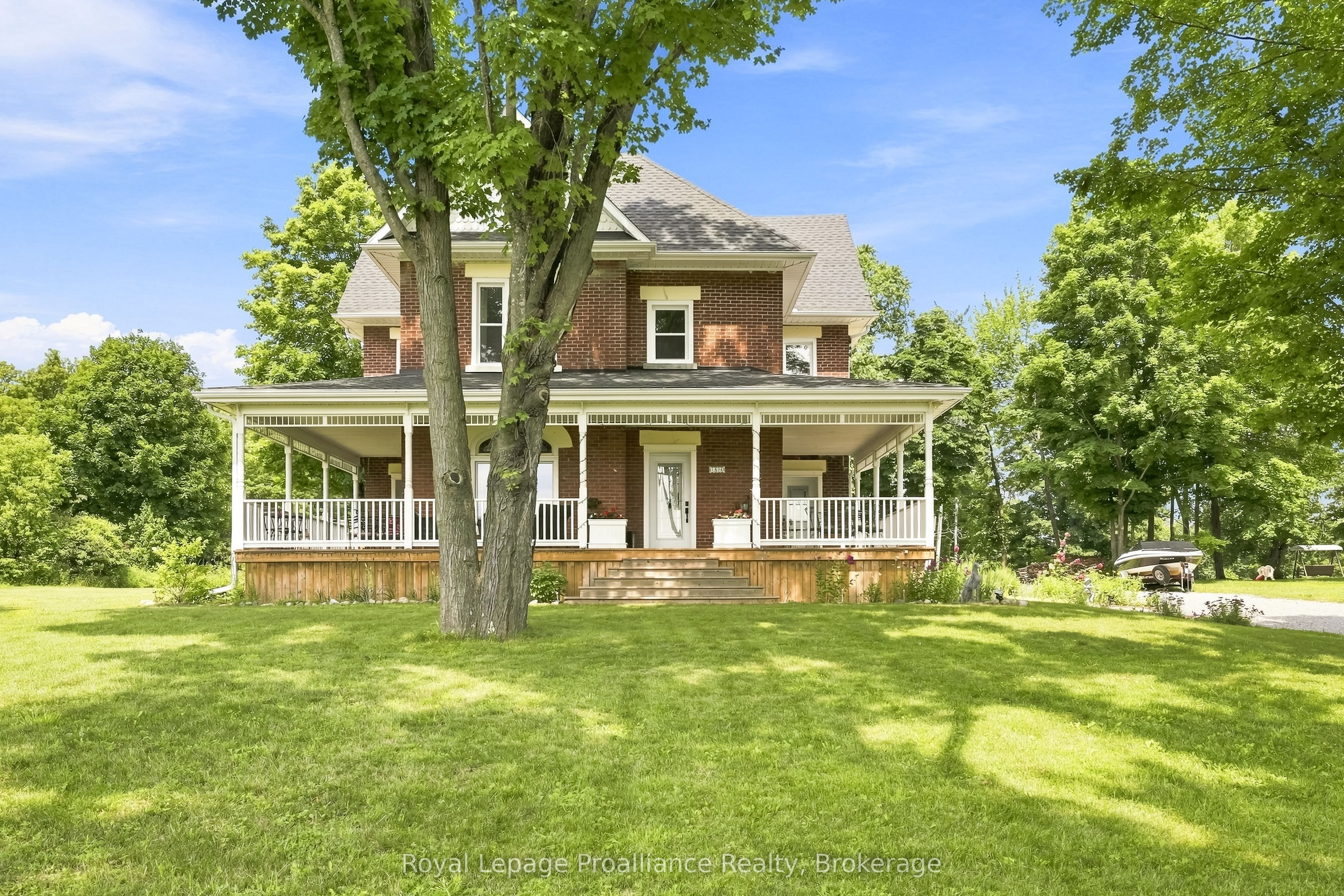 1376 Queensborough Road Property Photo 3