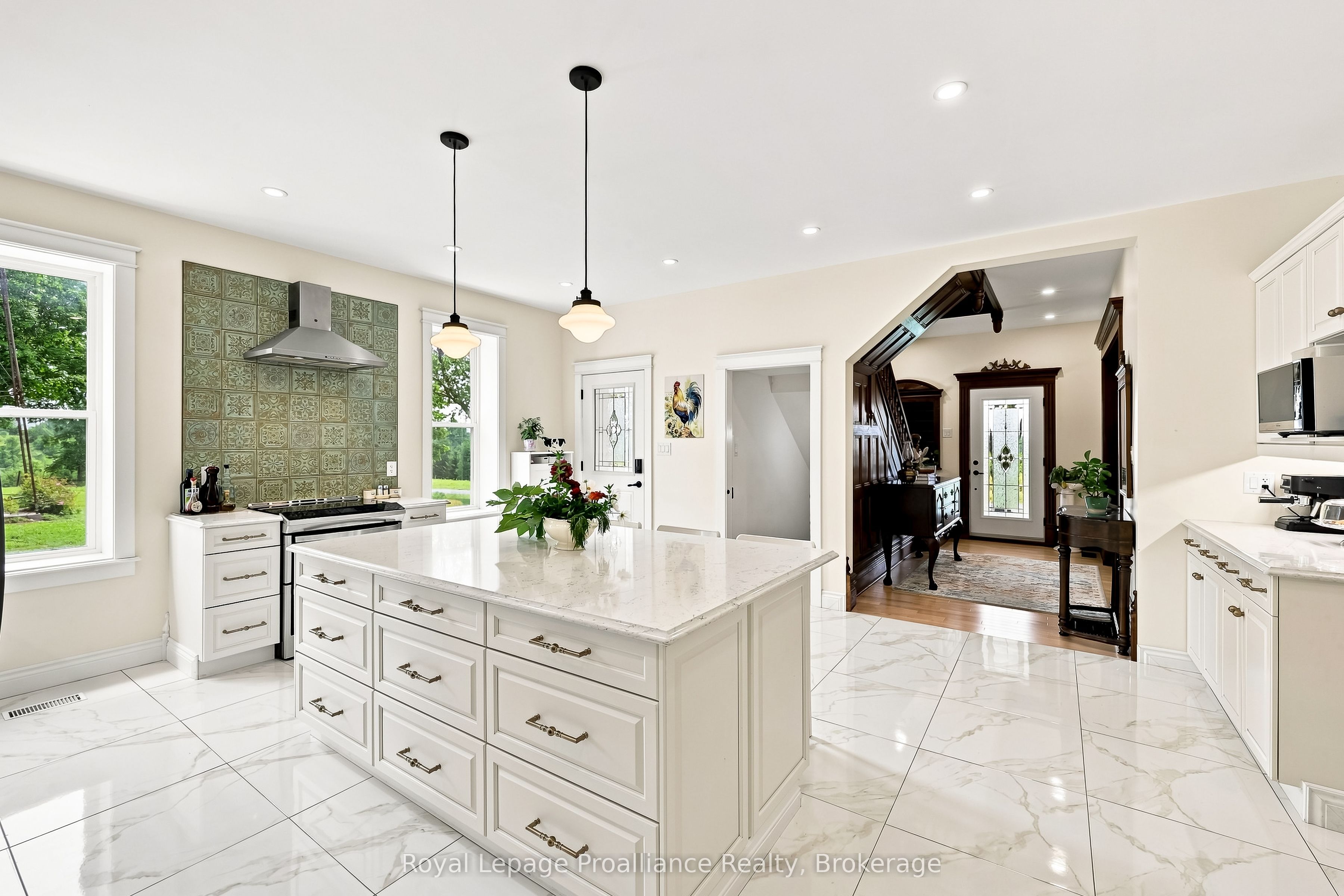 1376 Queensborough Road Property Photo 12