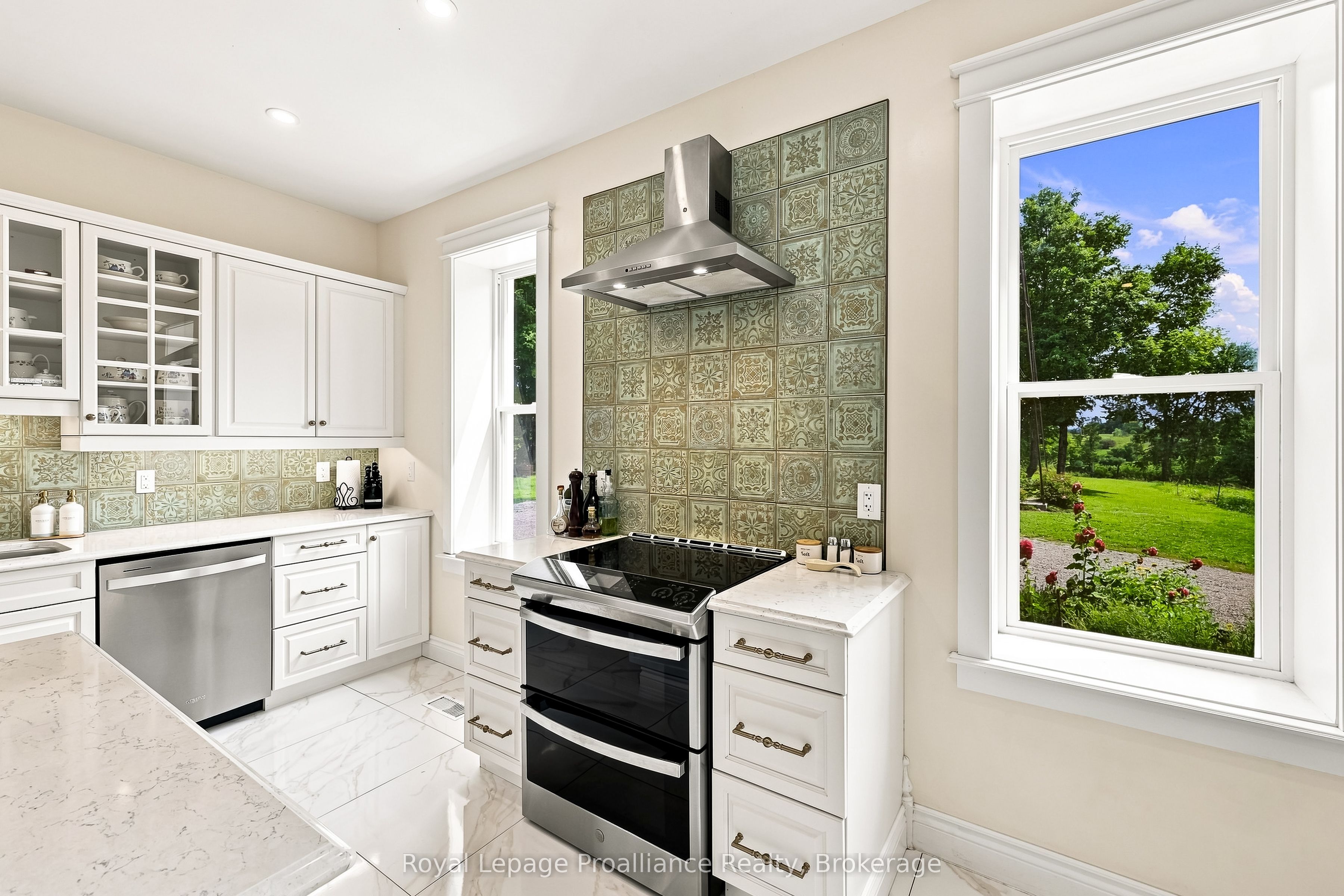 1376 Queensborough Road Property Photo 14