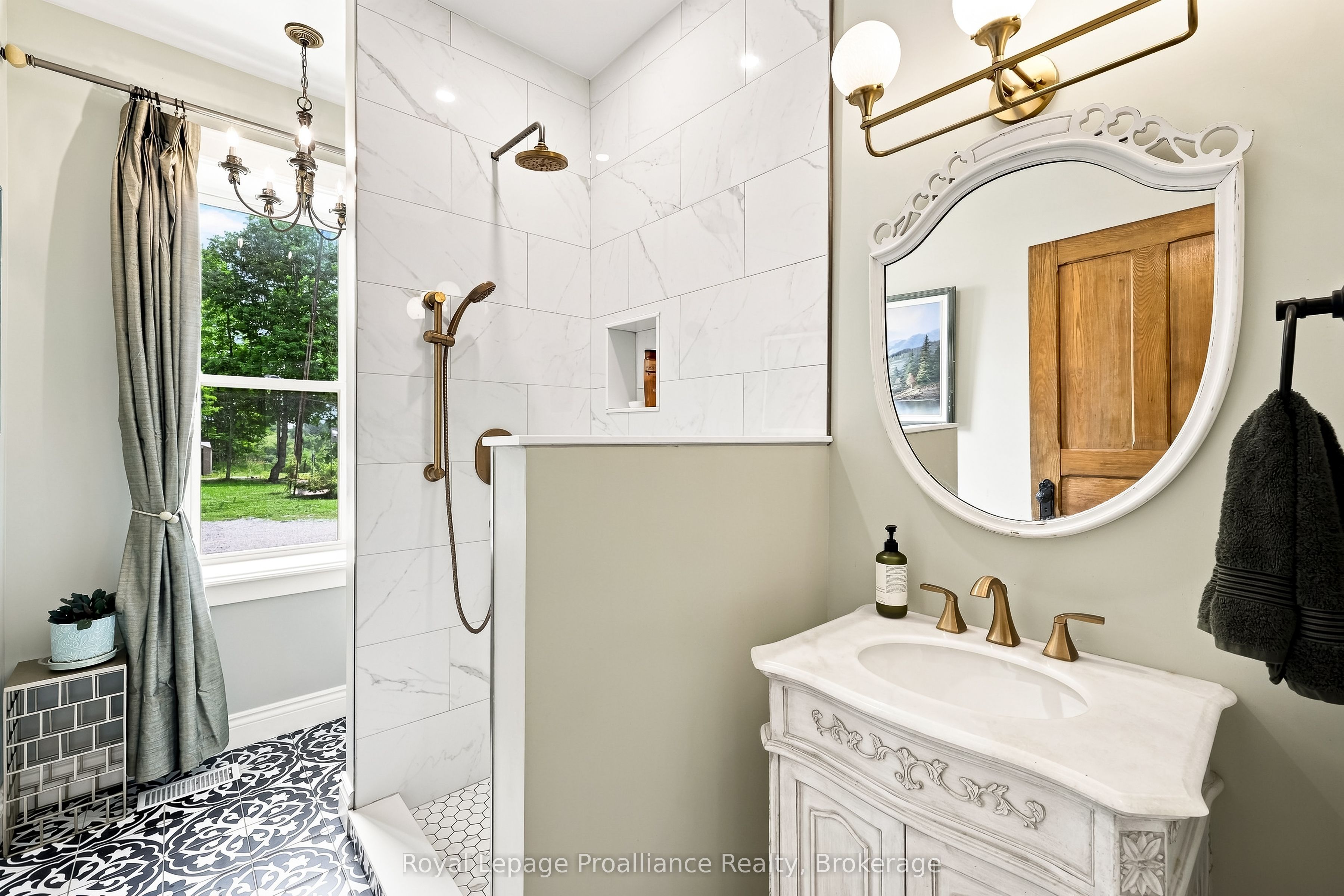 1376 Queensborough Road Property Photo 22