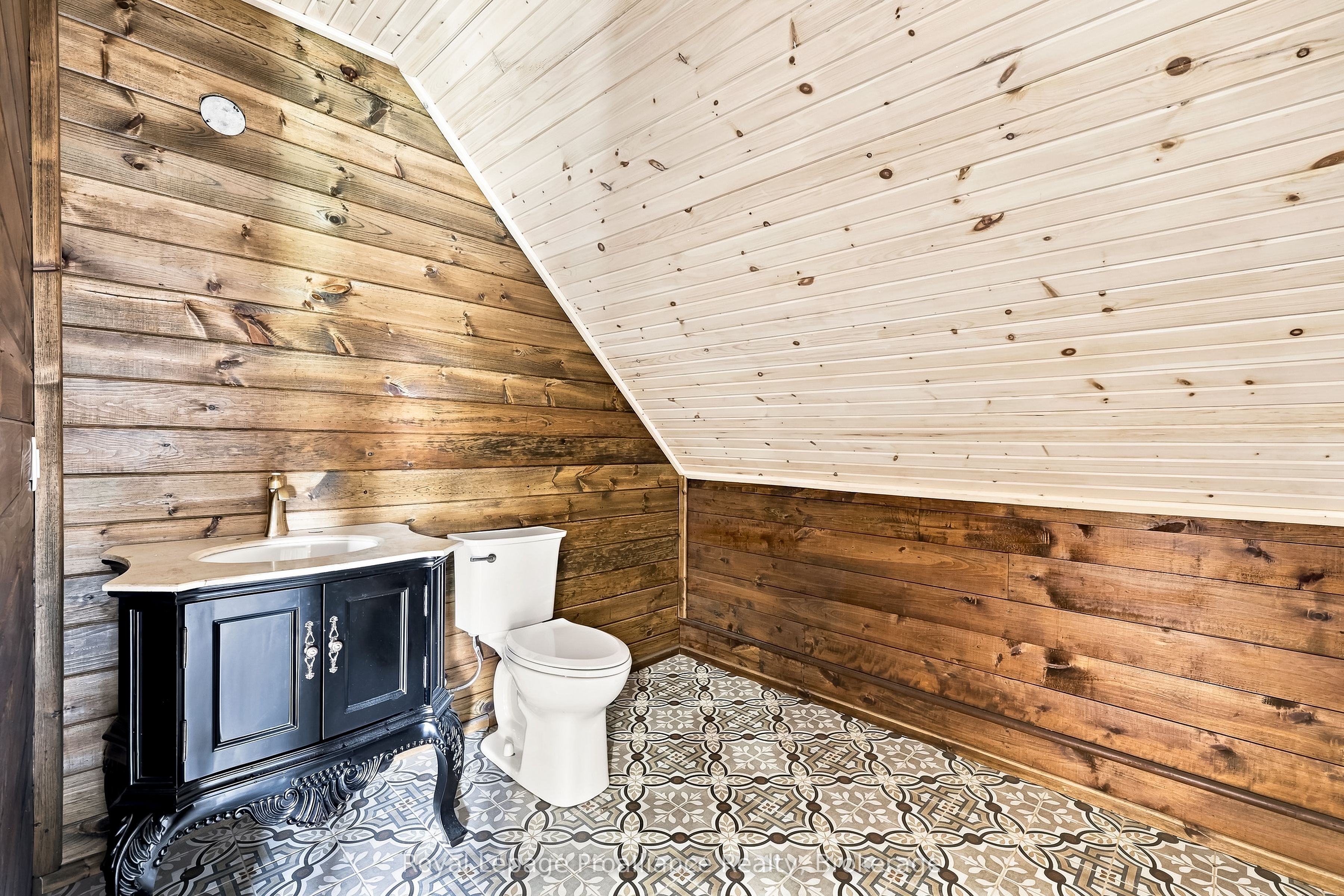 1376 Queensborough Road Property Photo 35