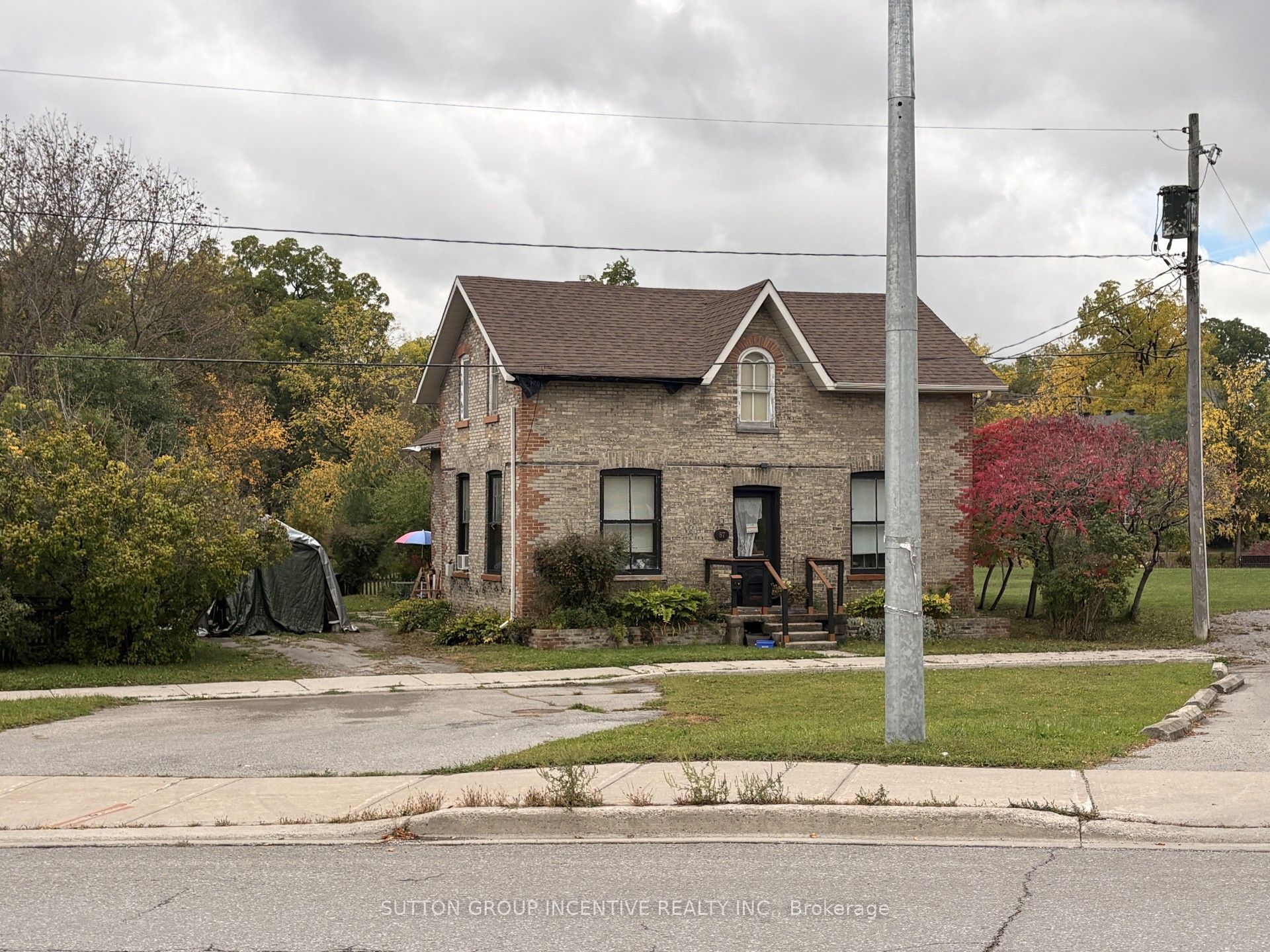 87 Lindsay Street N Property Photo 1