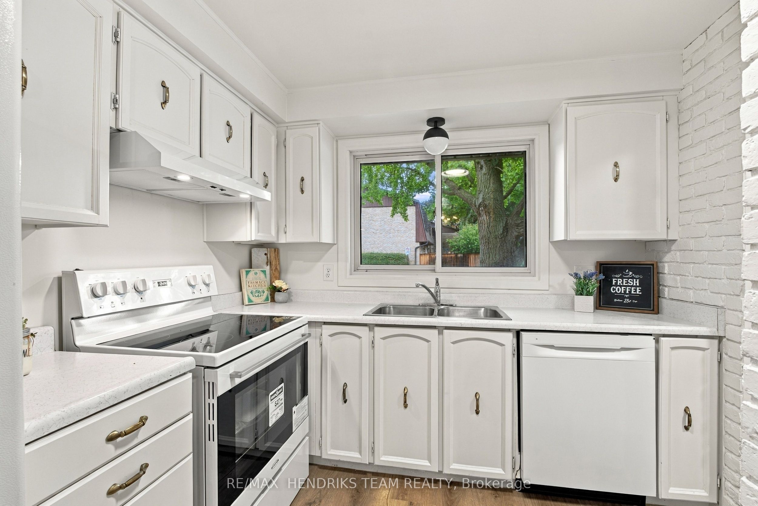 151 Linwell Road 37 Property Photo 6