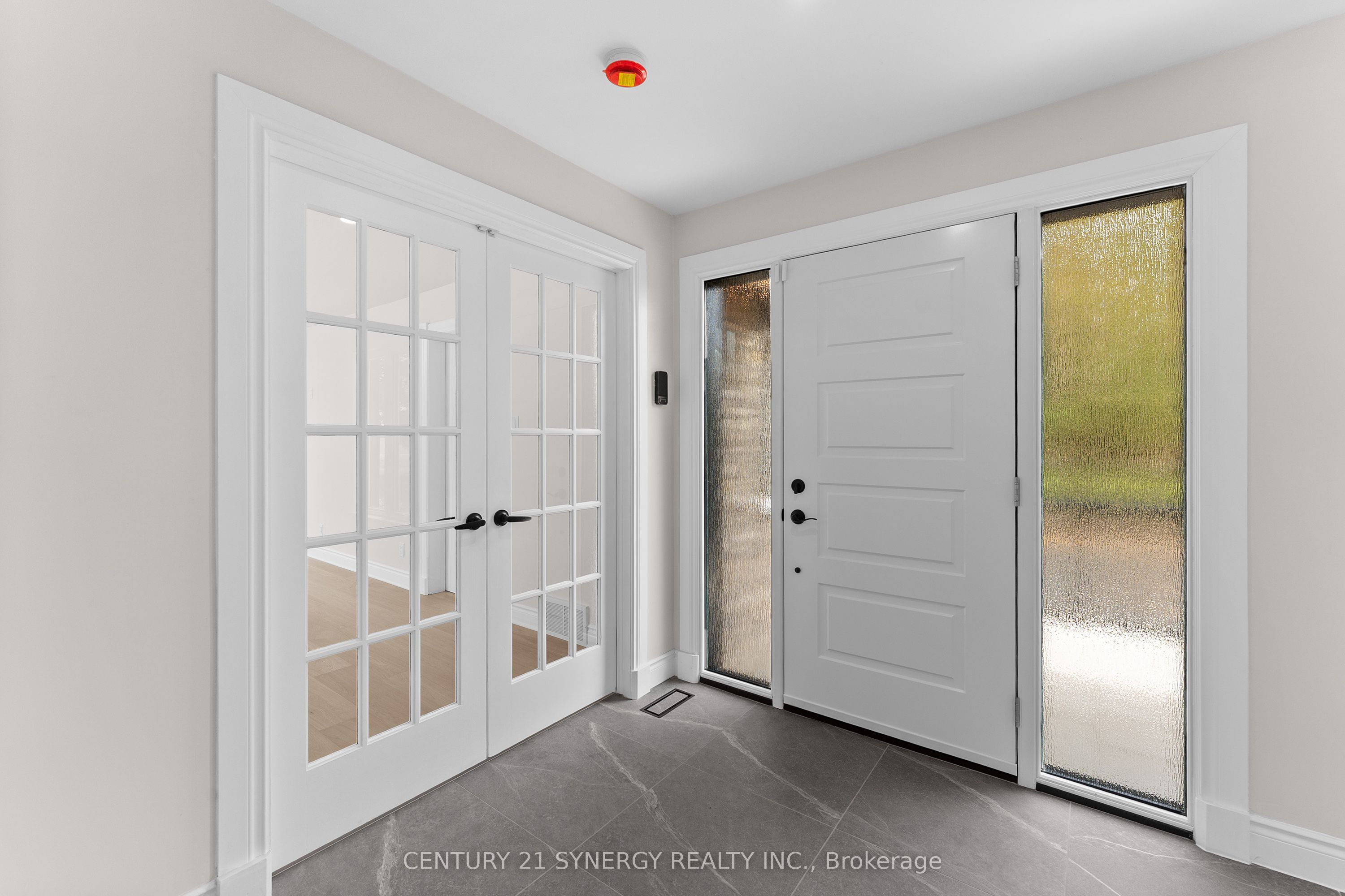 1580 Groves Road Property Photo 4