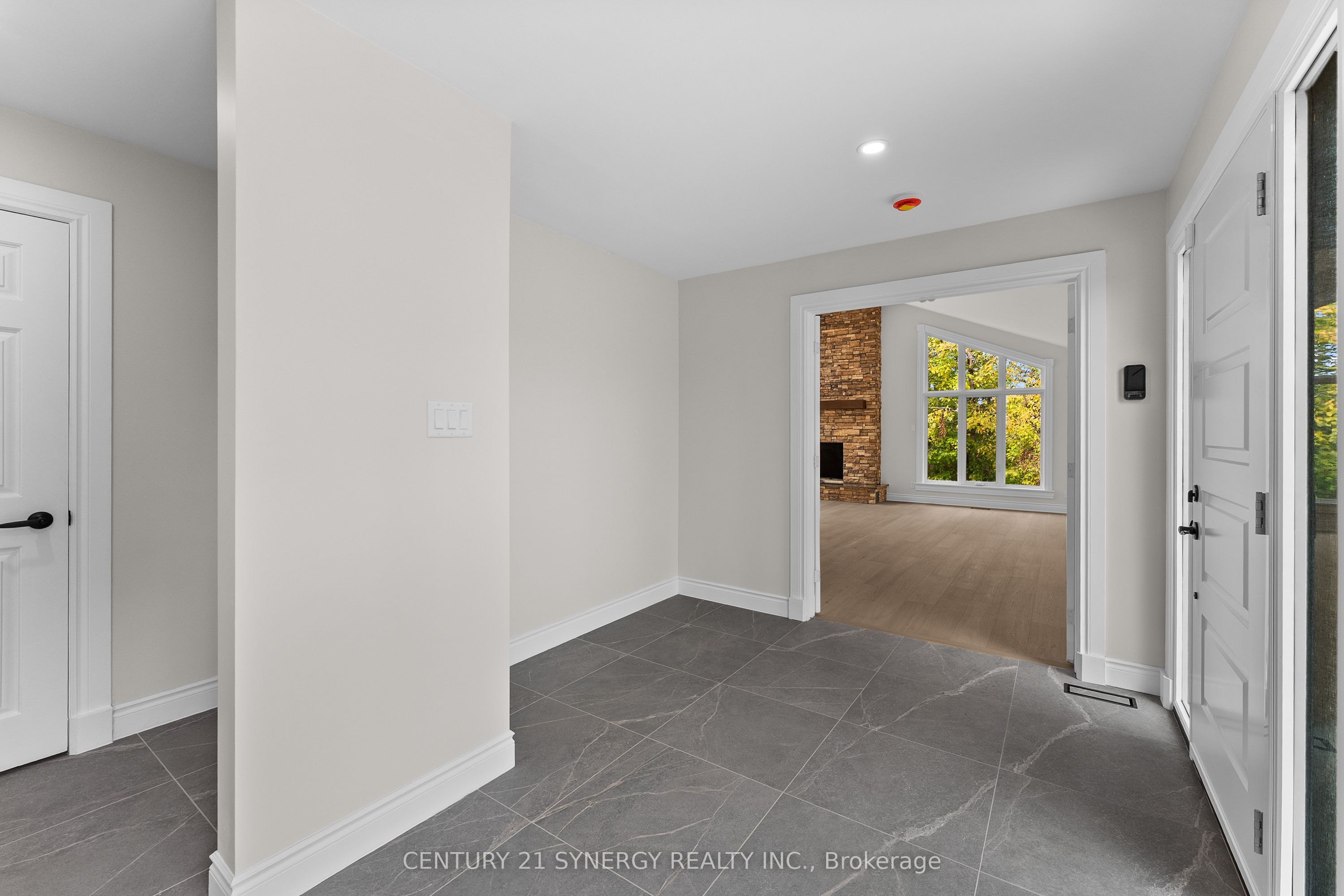 1580 Groves Road Property Photo 5