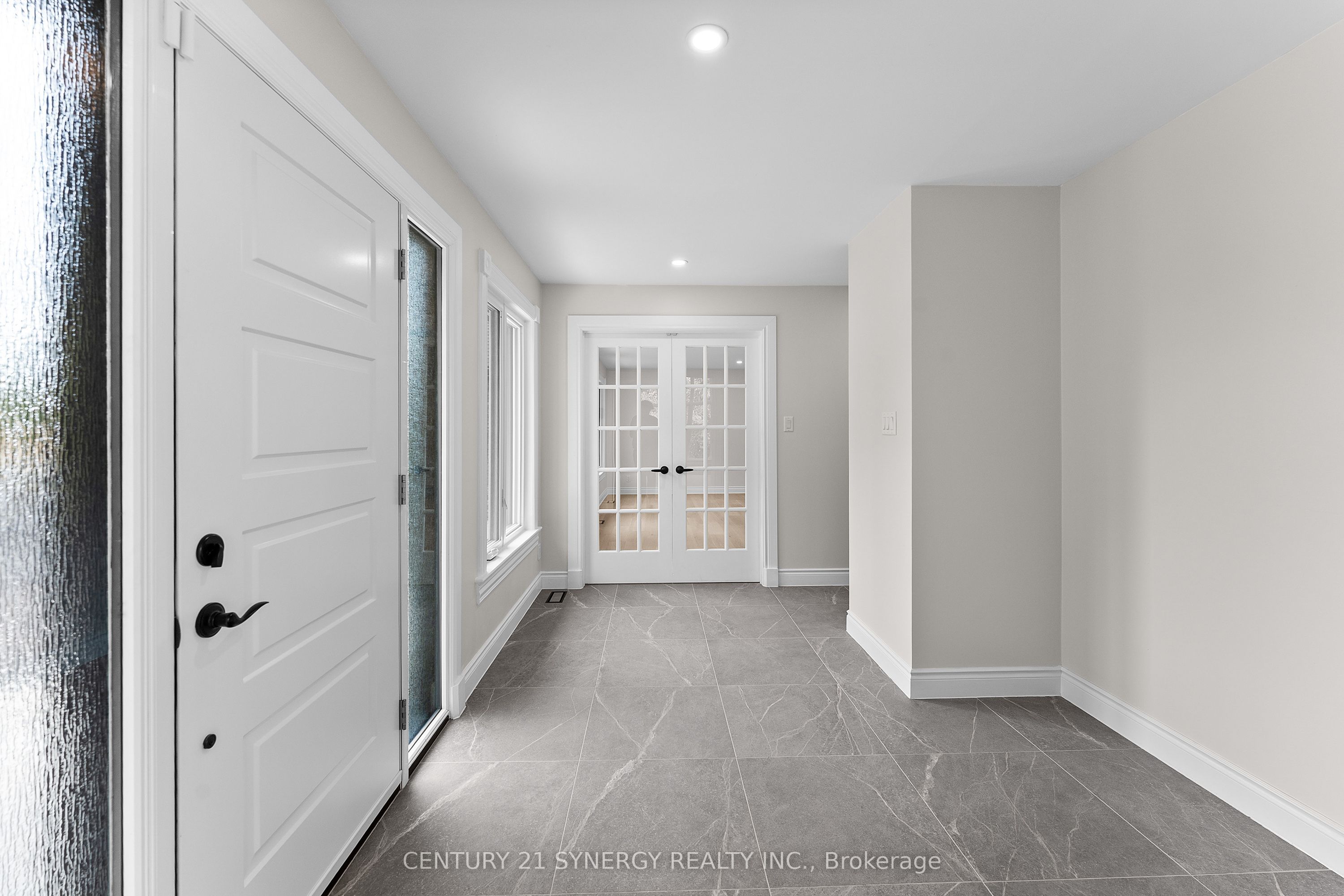 1580 Groves Road Property Photo 6