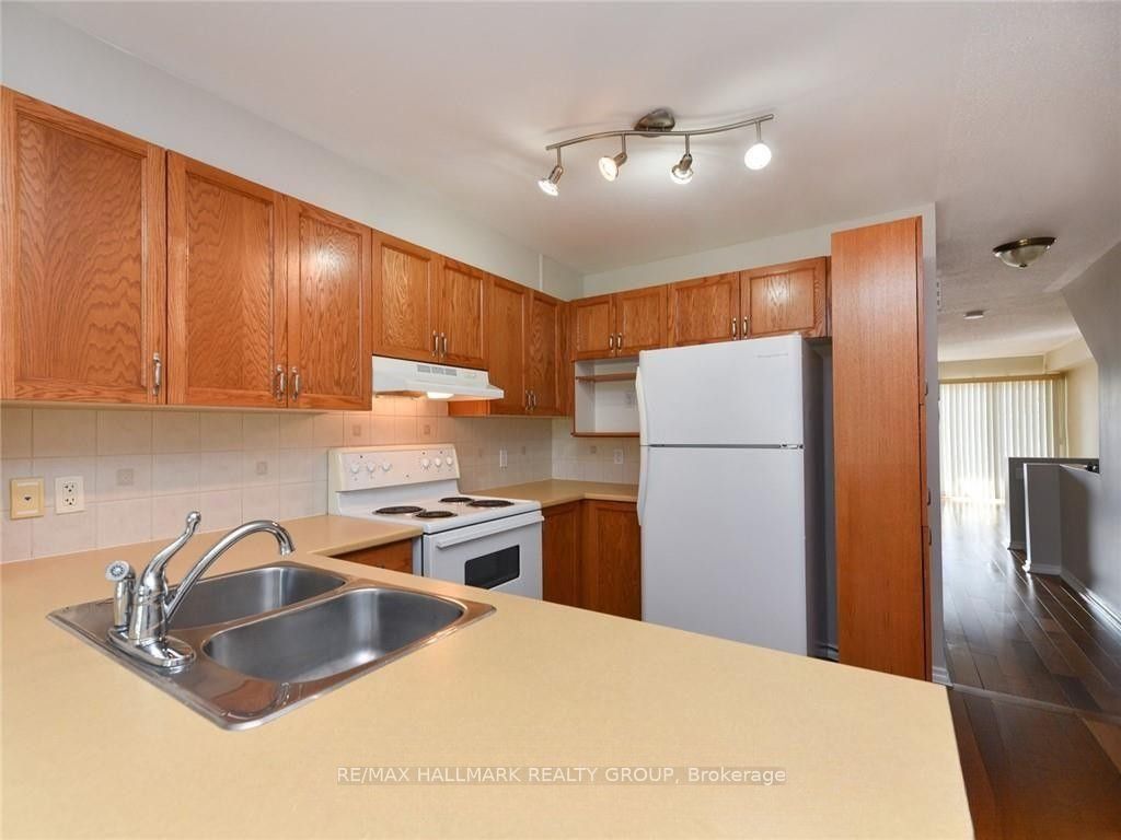 386 Crownridge Drive Property Photo 6
